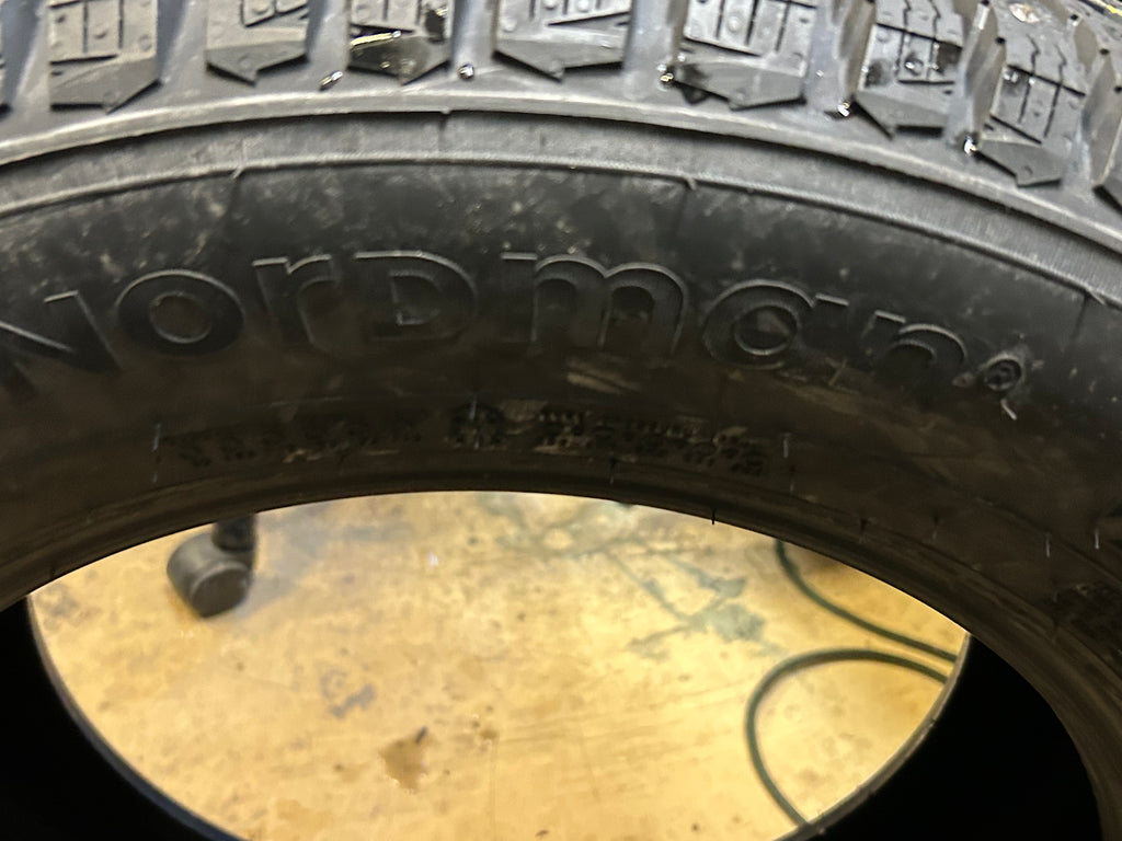 NORDMAN NORTH 9 STUDDED BSW P 215 60 18 99T WINTER TIRE TS32812