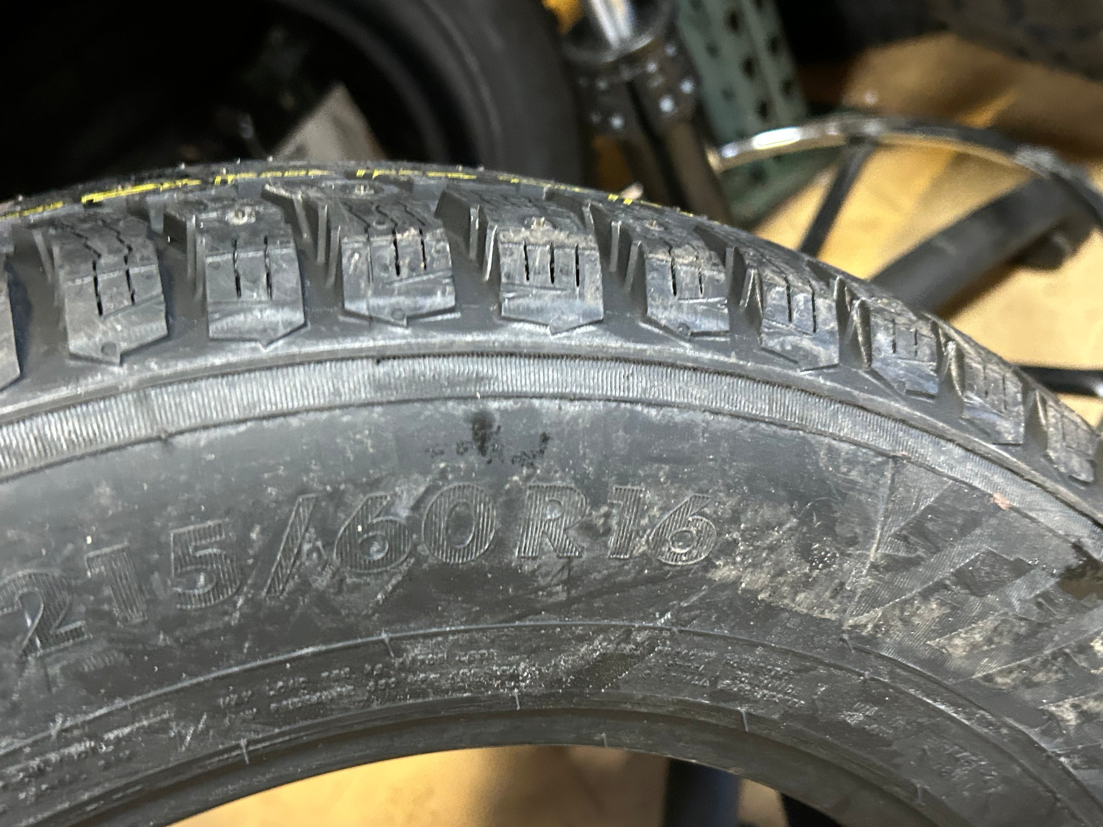 NORDMAN NORTH 9 STUDDED BSW P 215 60 18 99T WINTER TIRE TS32812
