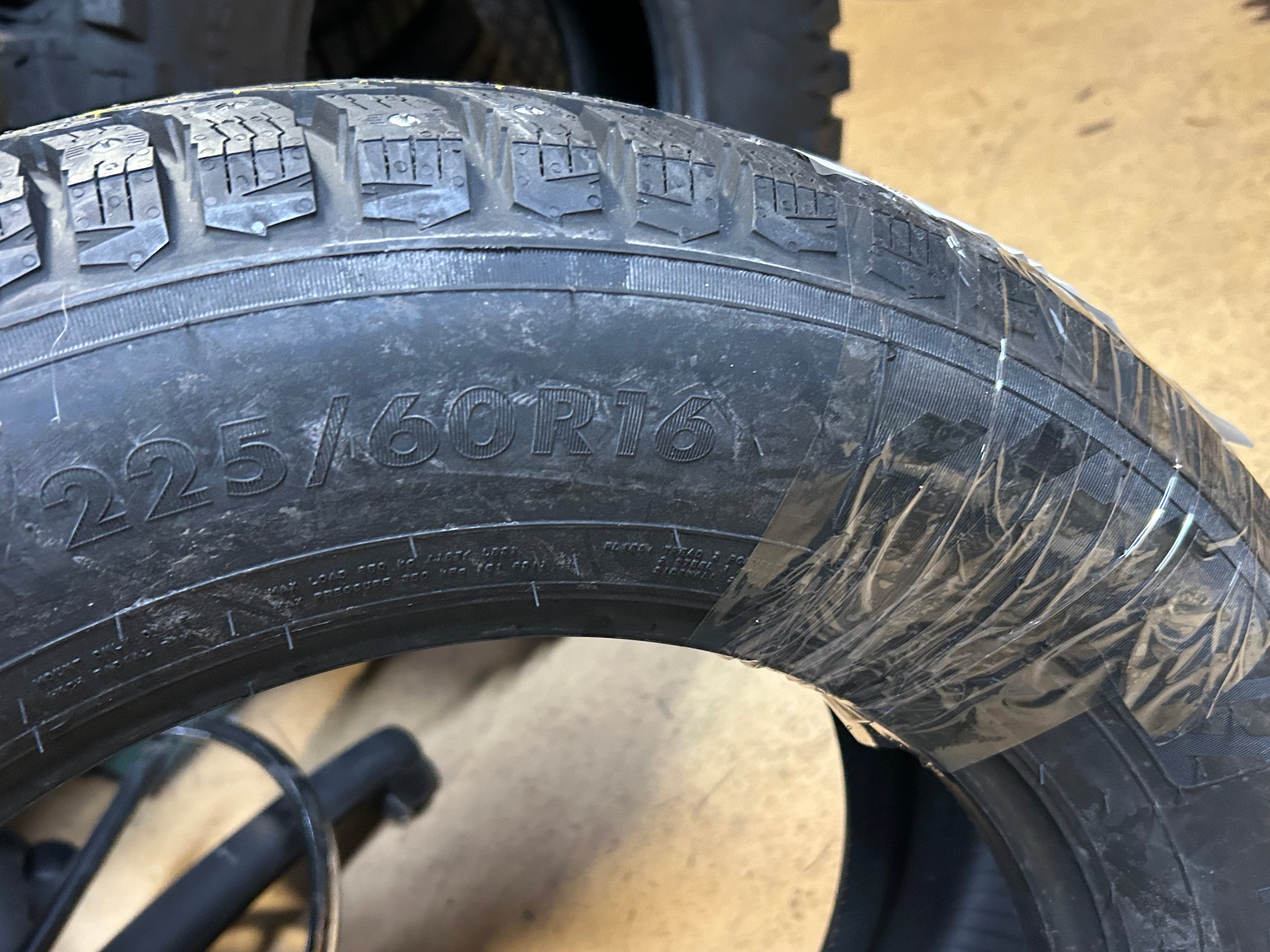 NORDMAN NORTH 9 STUDDED BSW P 225 60 16 102T XL WINTER TIRE TS32813