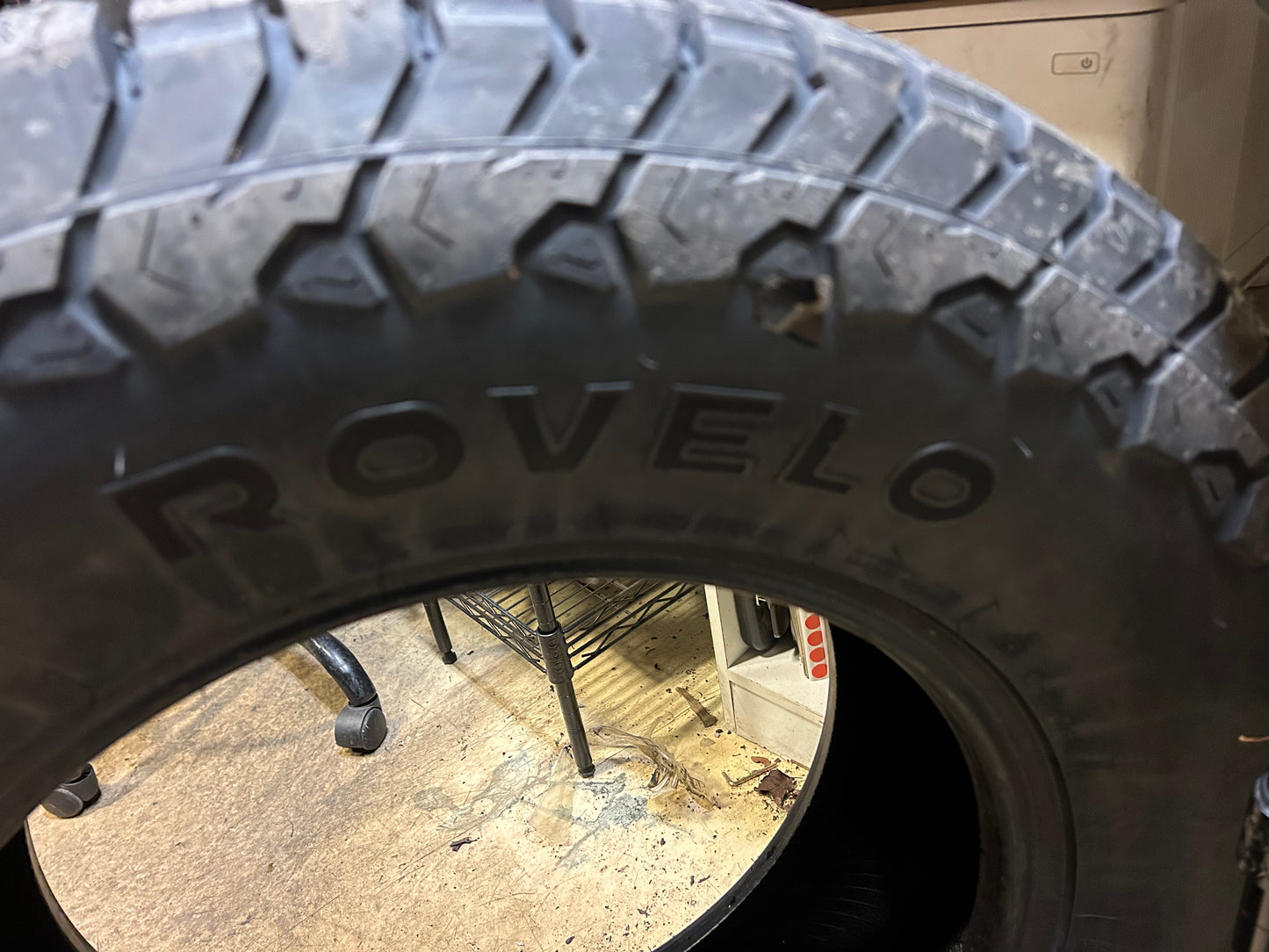 ROVELO RIDGETRAK A/T II BSW LT 275 70 18 125/122R 10PLY ALL TERRAIN TIRE 4120545K