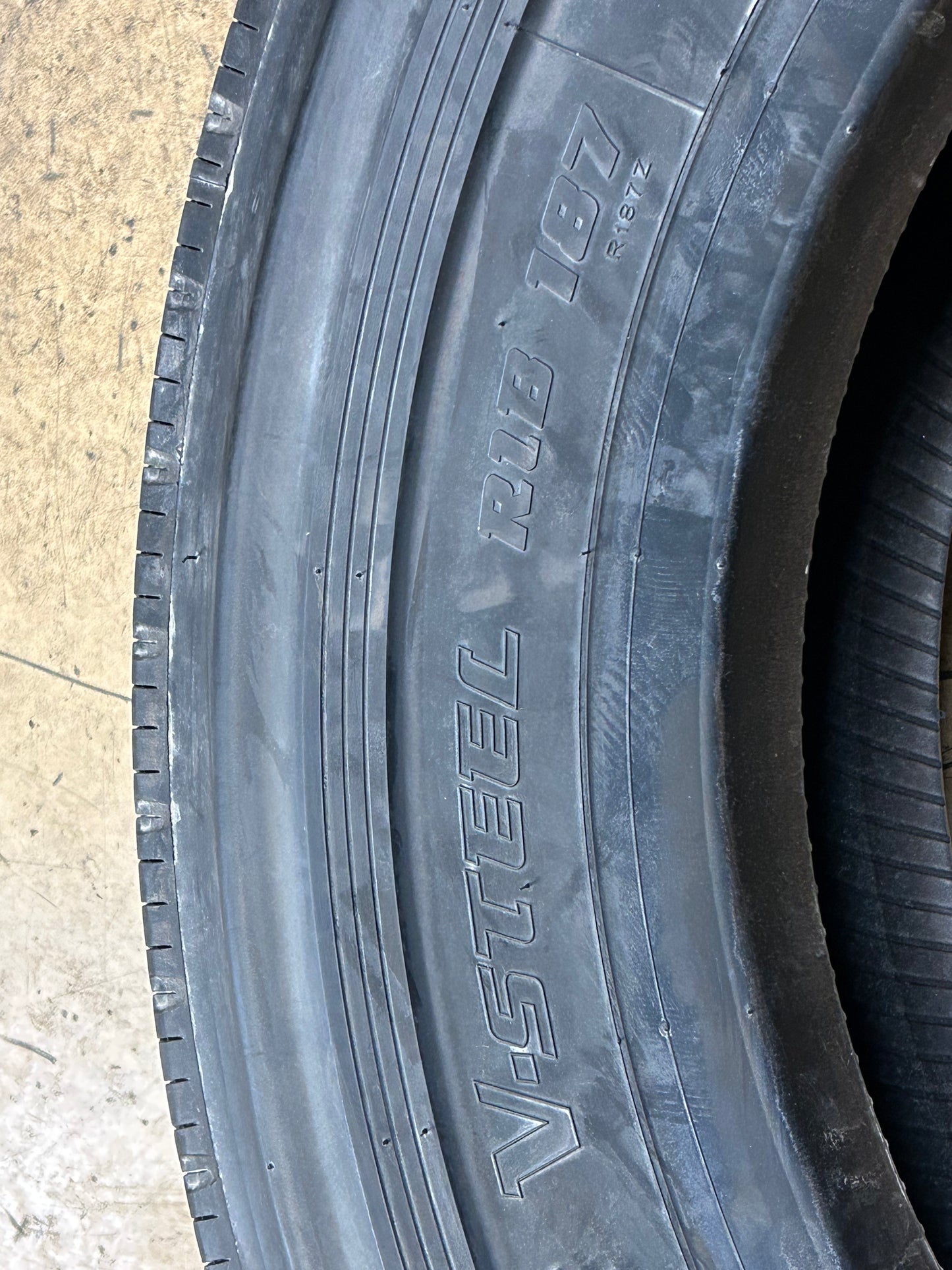 BRIDGESTONE V-STEEL R187 BSW  8 19.5 12PLY TRAILER TIRE 267775