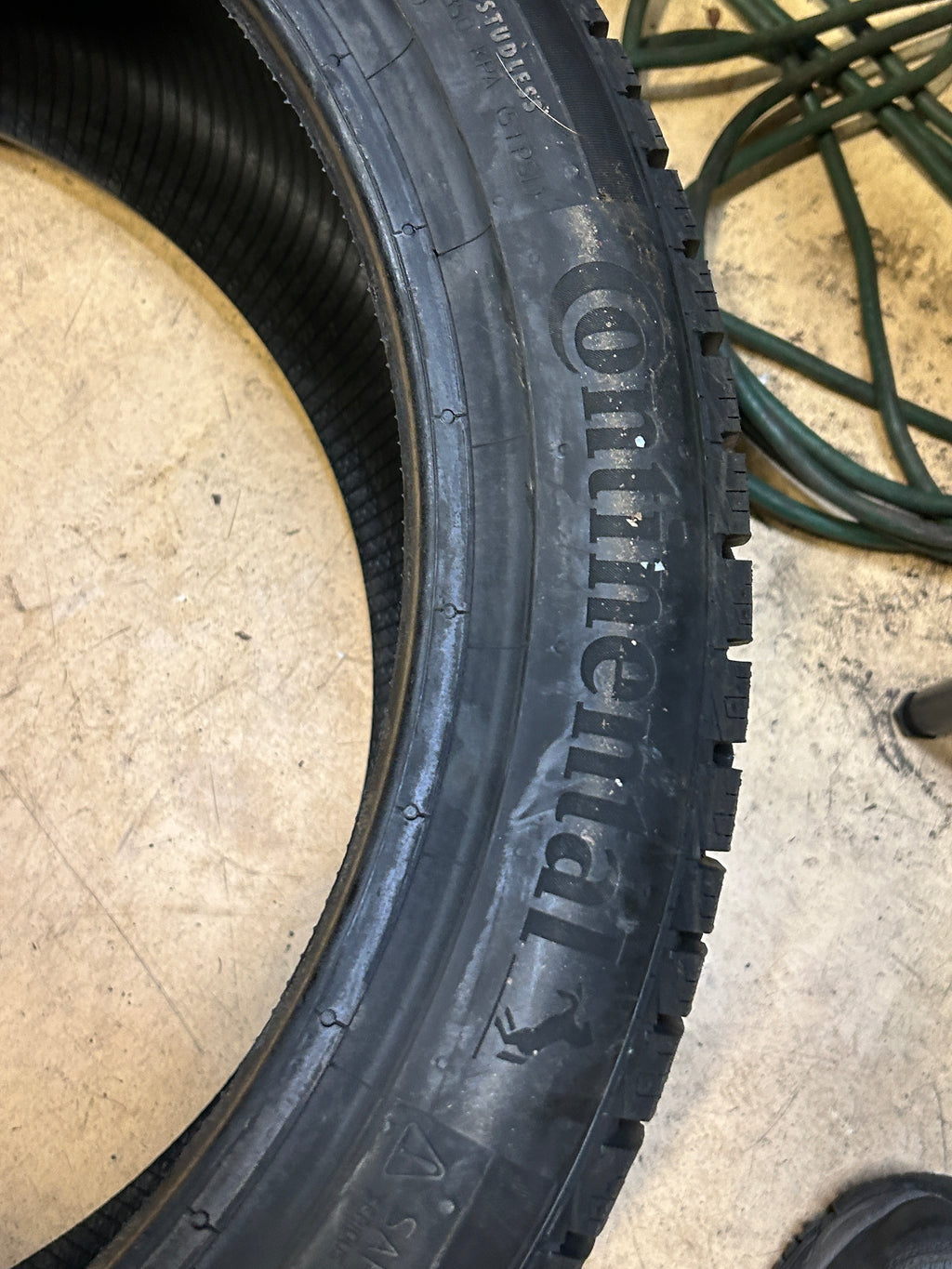CONTINENTAL VIKING CONTACT 7 BSW P 235 40 18 95T XL WINTER TIRE 03450710000