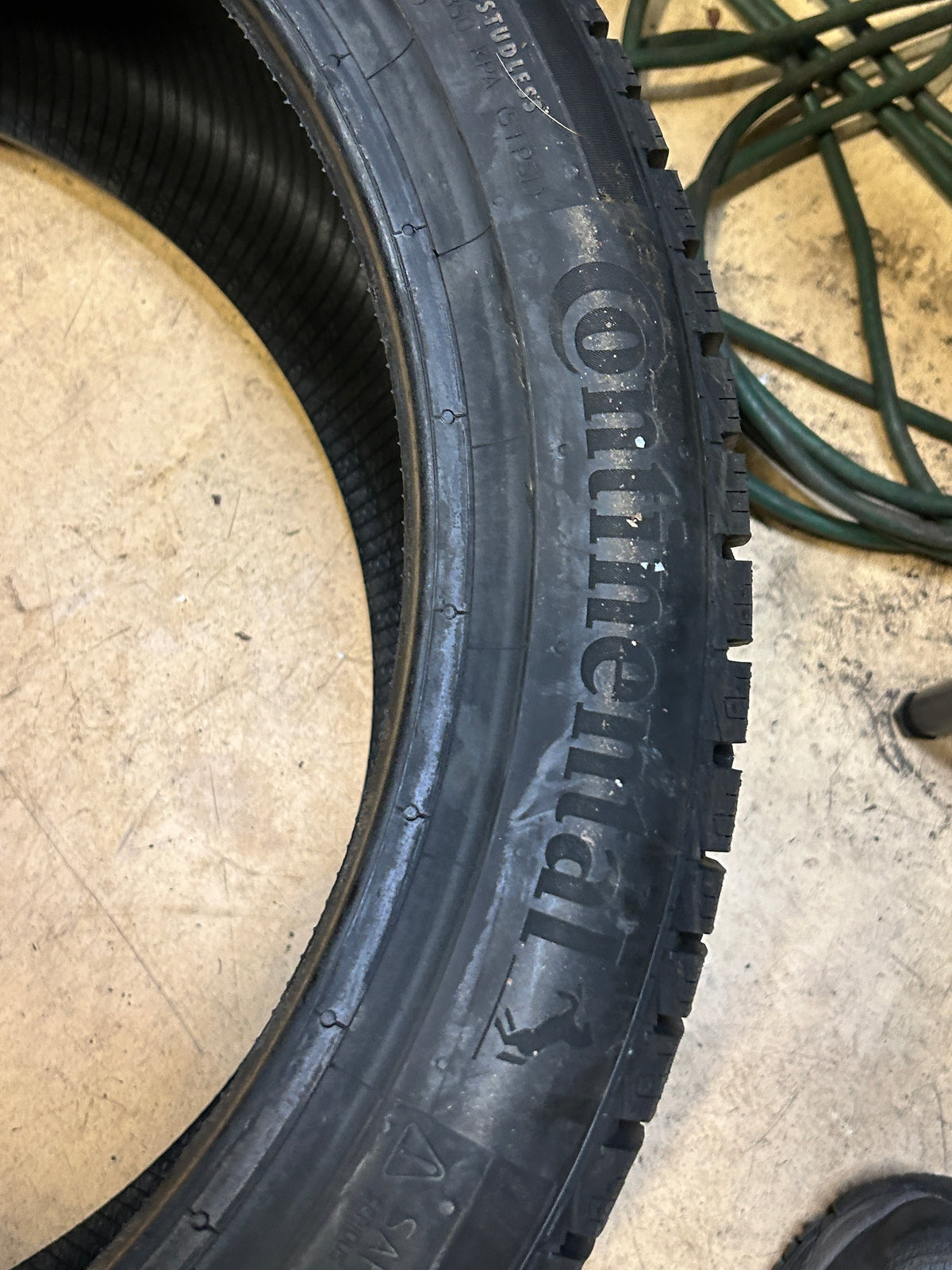 CONTINENTAL VIKING CONTACT 7 BSW P 235 40 18 95T XL WINTER TIRE 03450710000