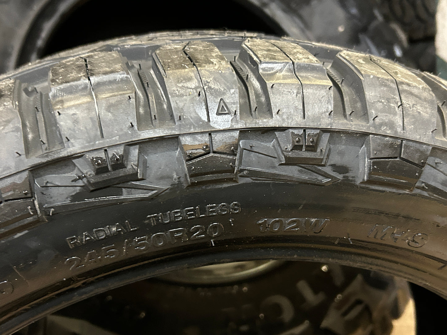 DELINTE DX20 BANDIT X/T BSW P 245 50 20 102W ALL TERRAIN TIRE 841623133778