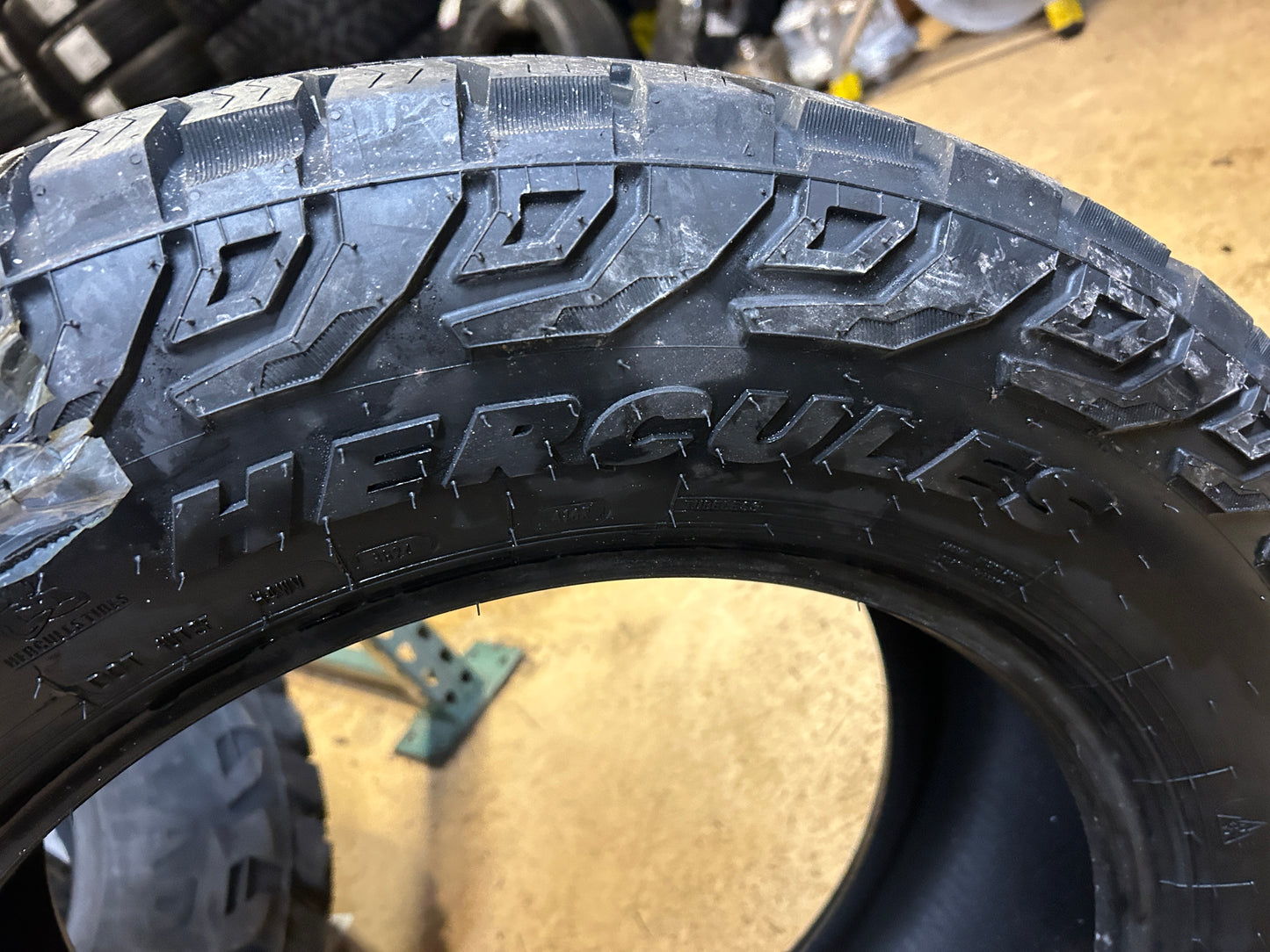 HERCULES TERRA TRAC AT X-VENTURE BSW LT 305 55 20 125/122S MUD TERRAIN TIRE 247822