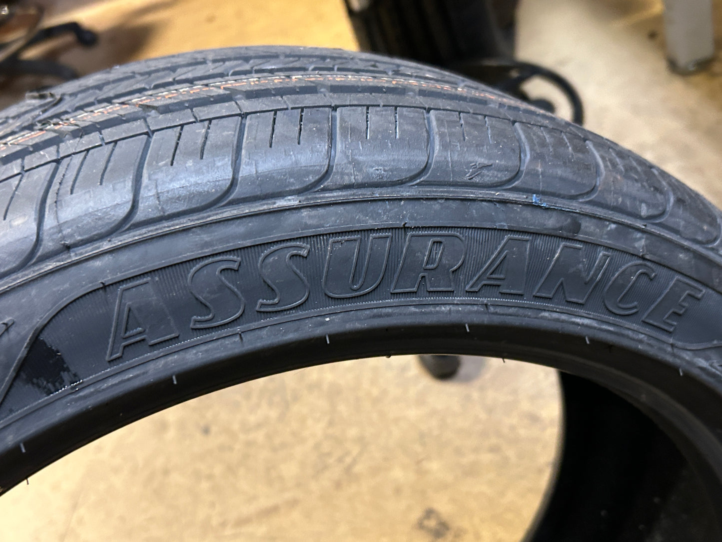 GOODYEAR ASSURANCE FINESSE BSW P 235 40 18 91W ALL SEASON  TIRE 681064566