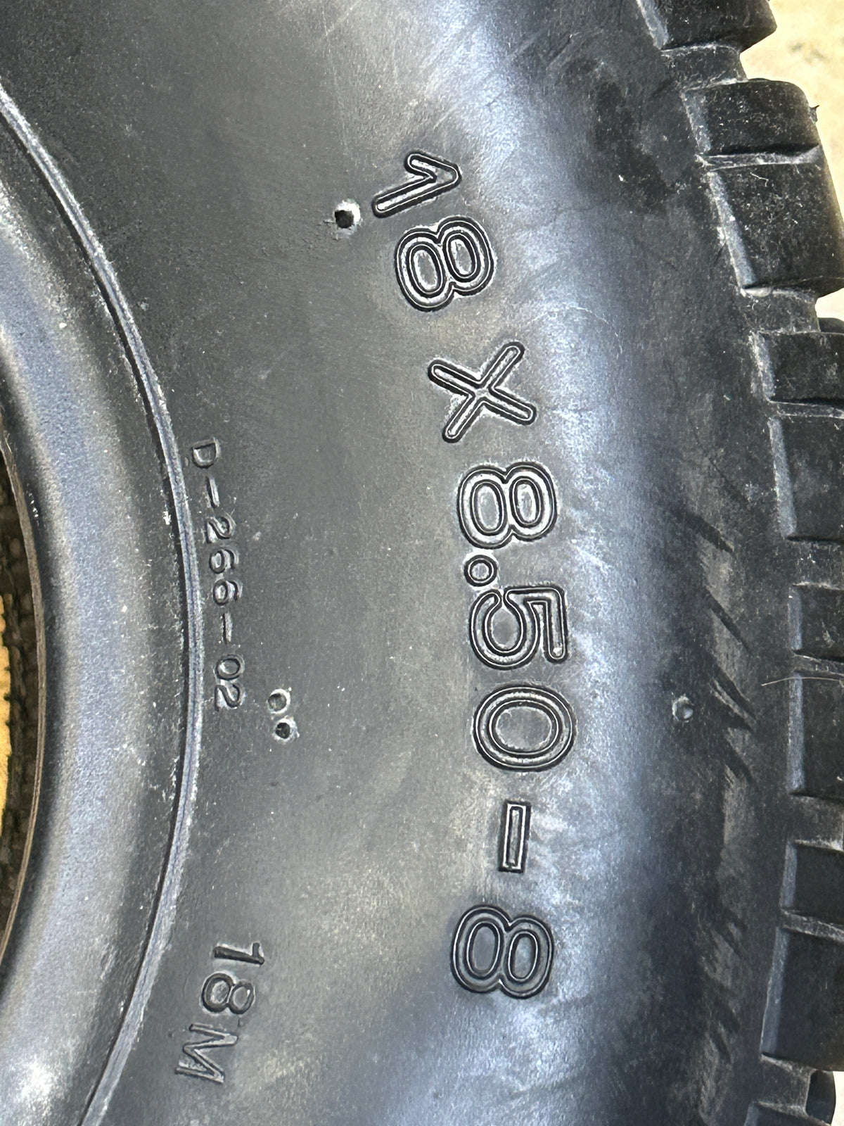 DEESTONE D266 BSW  18 8.5 8 4PLY LAWN TIRE DS7056