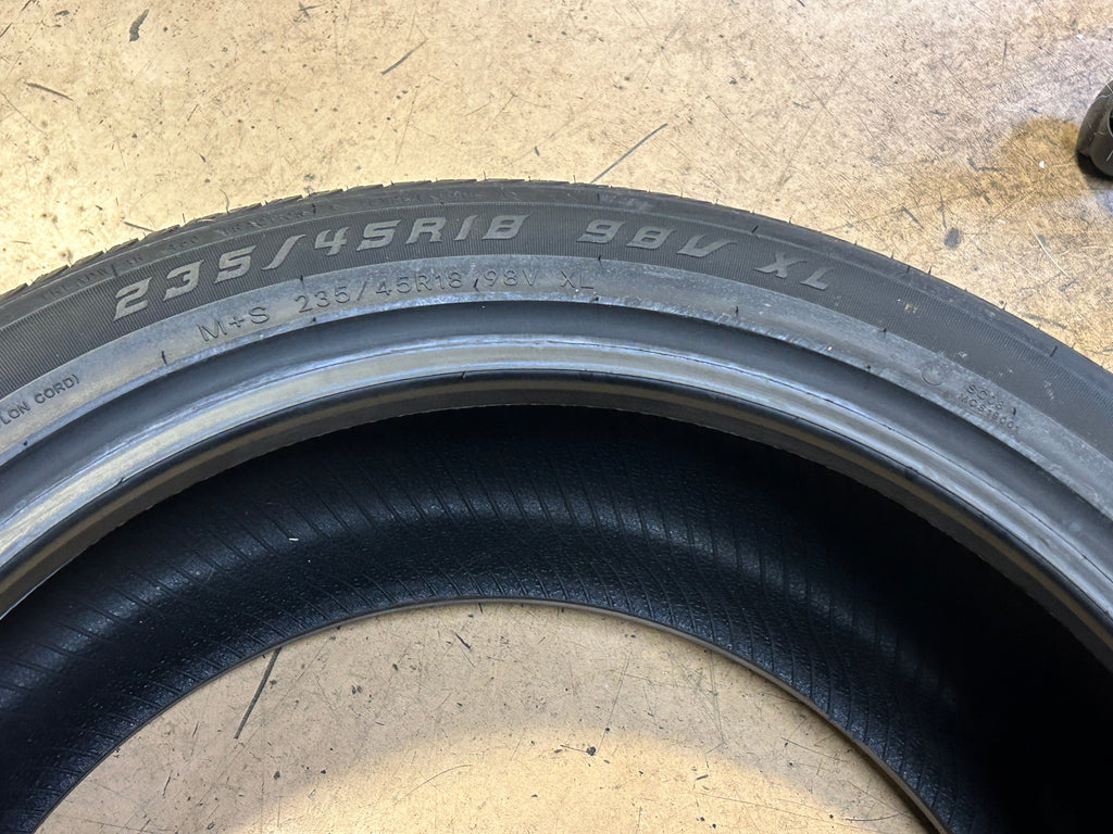 2 VOGUE CUSTOM BUILT RADIAL VIII BSW P 235 45 18 98V  XL PERFORMANCE TIRE 3206120