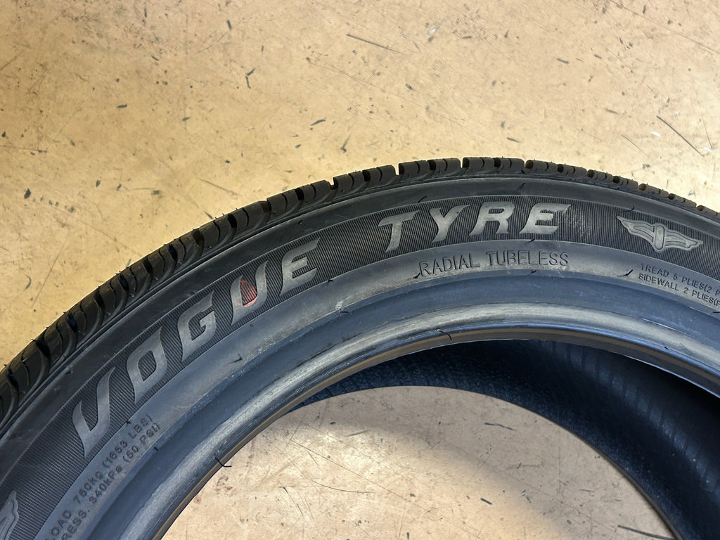 2 VOGUE CUSTOM BUILT RADIAL VIII BSW P 235 45 18 98V  XL PERFORMANCE TIRE 3206120