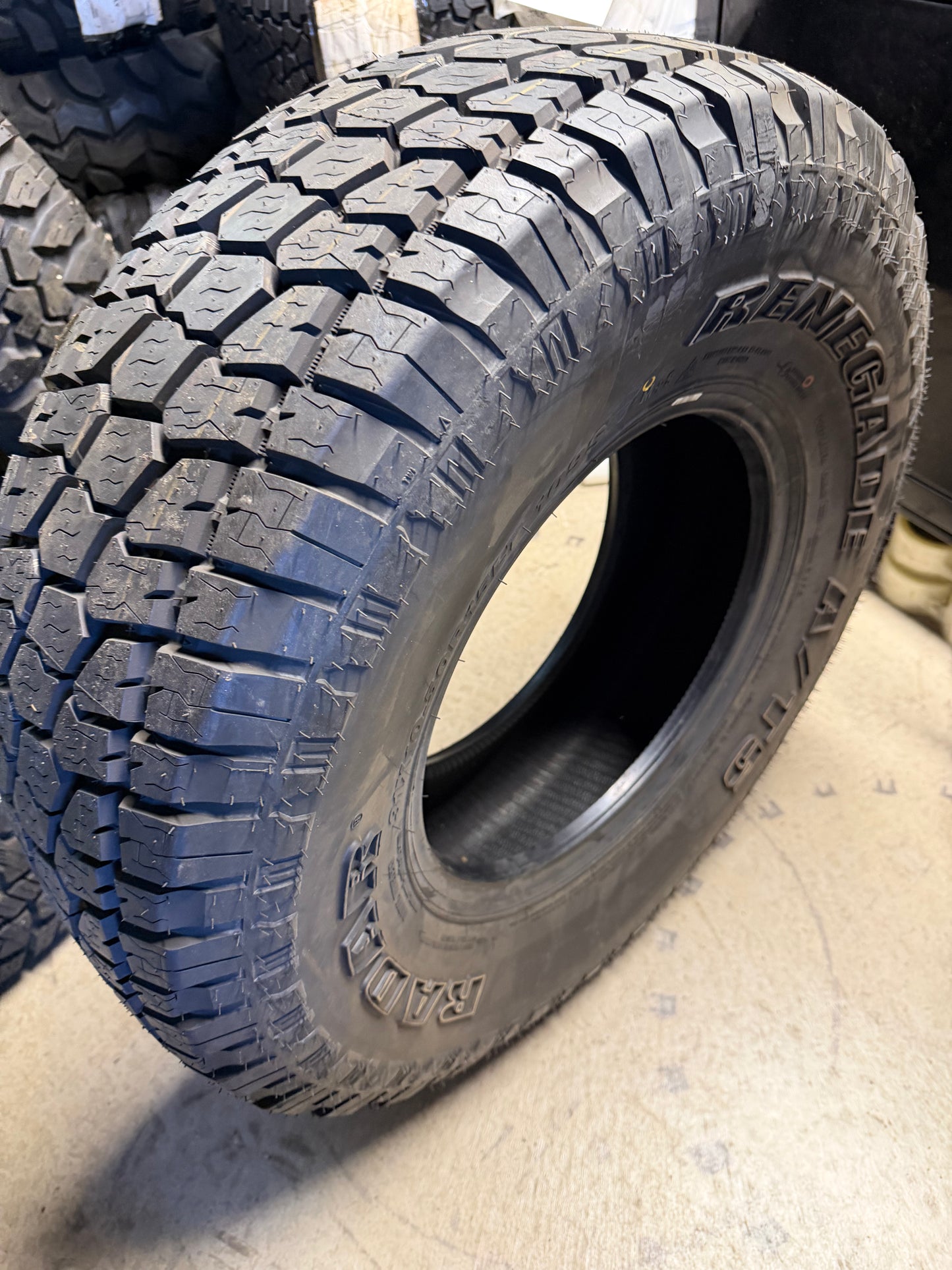 NOS RADAR RENEGADE A/T5 OWL LT 31 10.5 15 109S LRC 6PLY ALL TERRAIN TIRE RZD0021