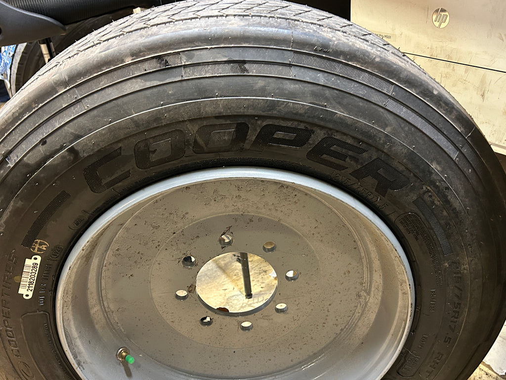 COOPER WORK SERIES RHT BSW 215 75 17.5 135/133L 16PLY SEMI TIRE W/WHEEL 172007001
