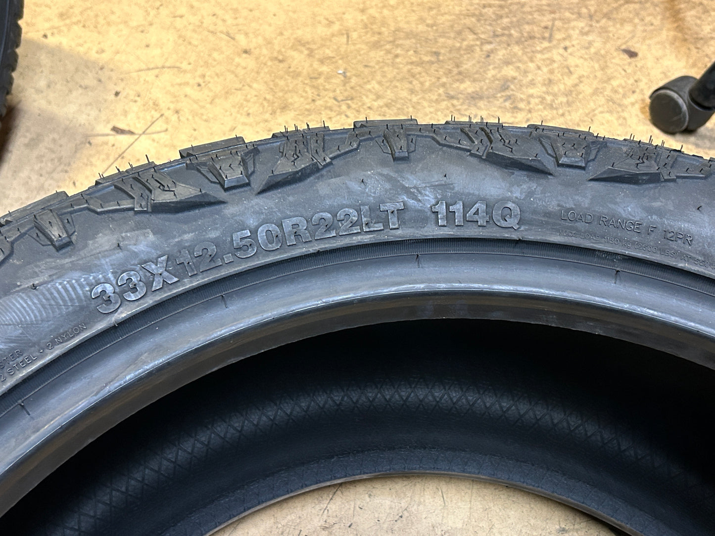 VENOM POWER TERRA HUNTER R/T+ BSW LT 33 12.5 22 114Q 12PLY ALL TLERRAIN TIRE TVPRT16N