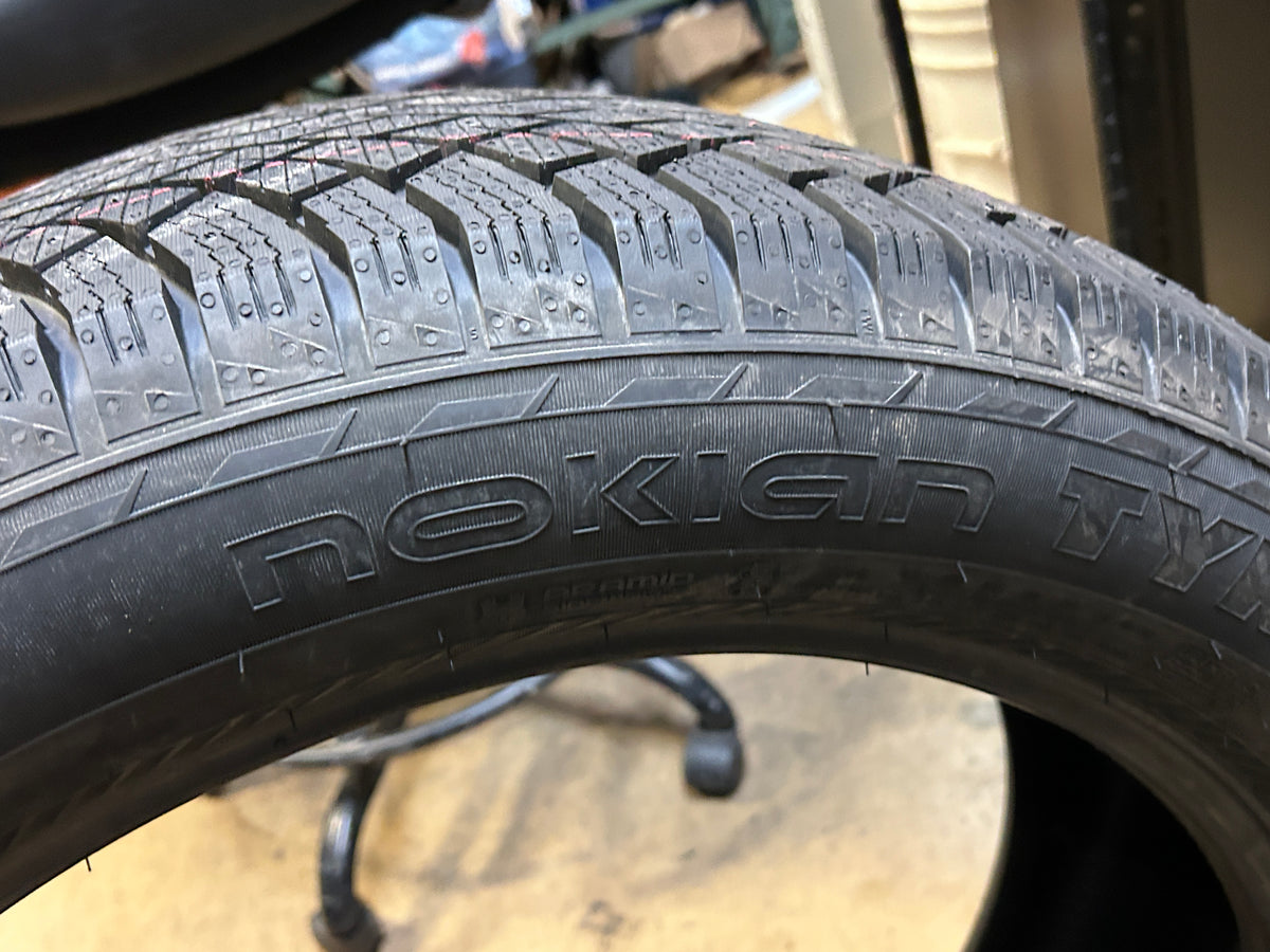 NOKIAN HAKKAPELIITTA R5 SUV BSW P 255 50 20 109R XL STUDLESS WINTER EV TIRE T432210