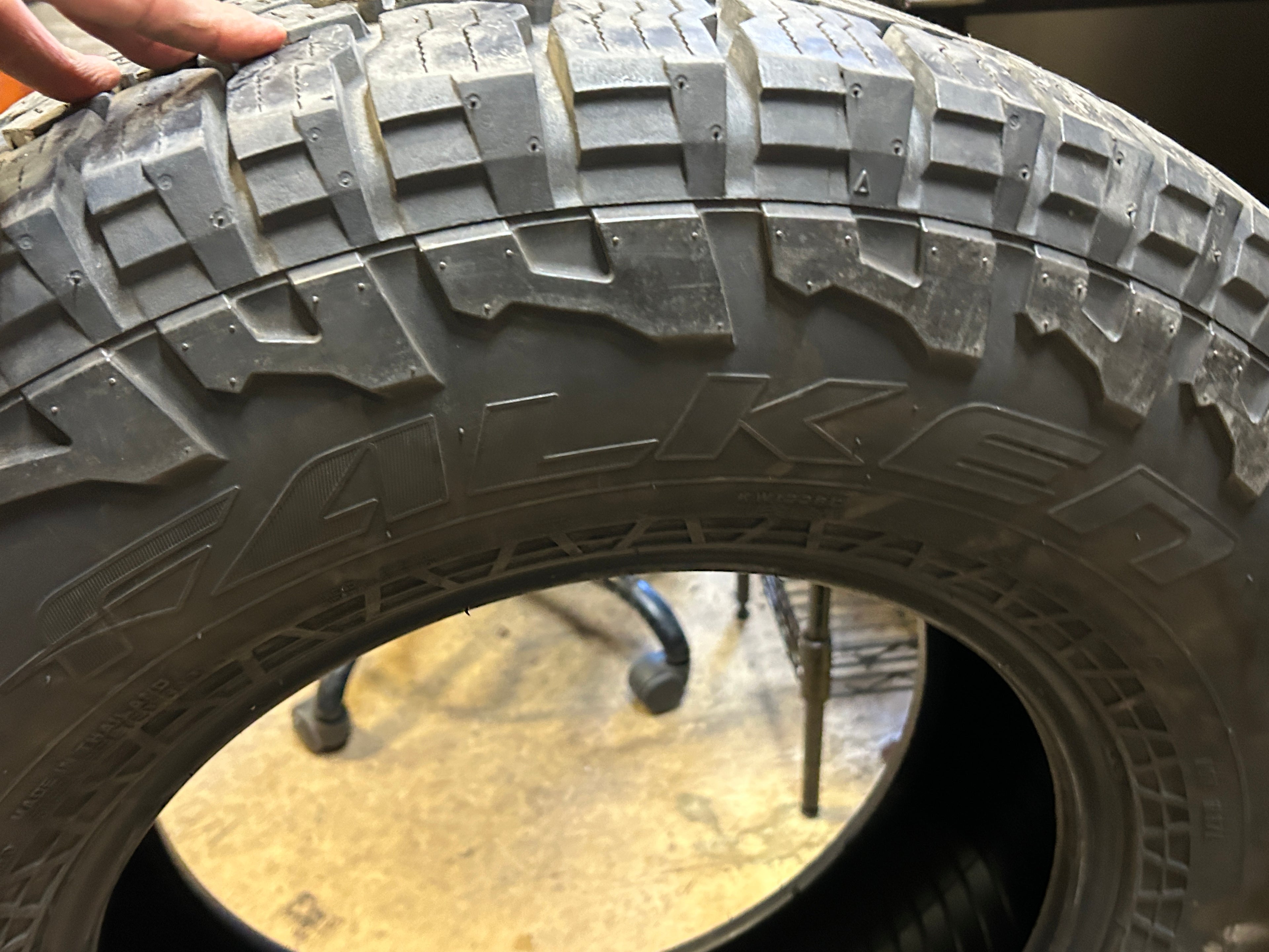 USED OLD FALKEN WILDPEAK 8.5/32'' A/T3W BSW LT 285 70 17116/113Q 6PLY ALL TERRAIN TIRE 59000350