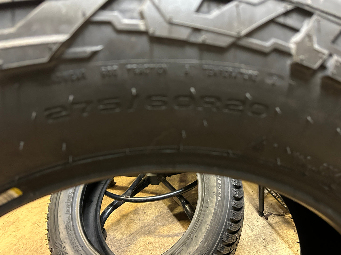 MICKEY THOMPSON  BAJA BOSS A/T BSW P 275 60 20 115T ALL TERRAIN TIRE 340021003