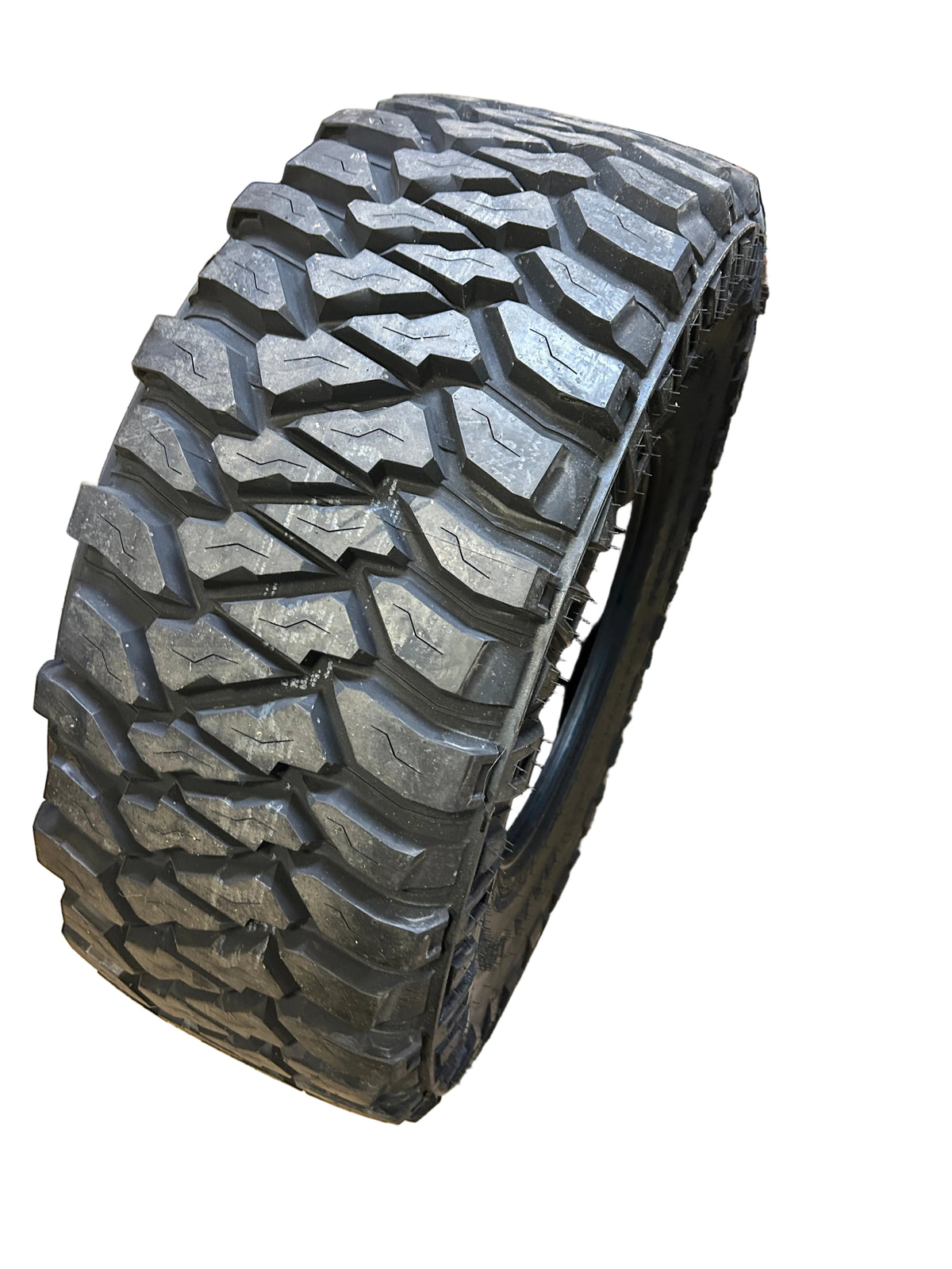 2 MICKEY THOMPSON BAJA LEGEND MTZ BSW LT 37 13.5 17 121Q LRD 8 PLY MUD TERRAIN TIRE 331148005