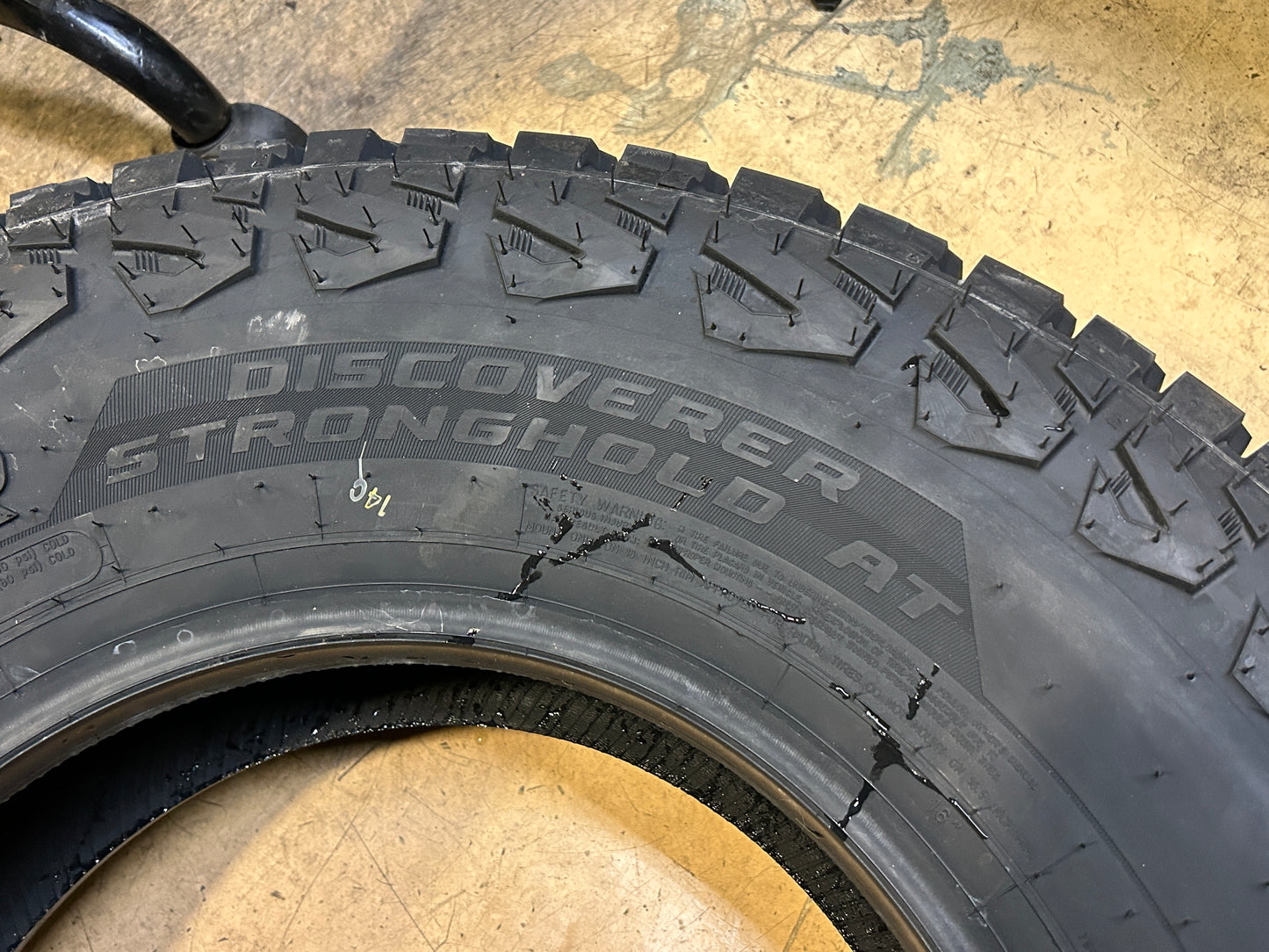 COOPER DISCOVERER STRONGHOLD AT OWL LT 265 75 16 123/120S 10PLY ALL TERRAIN  TIRE 170276047
