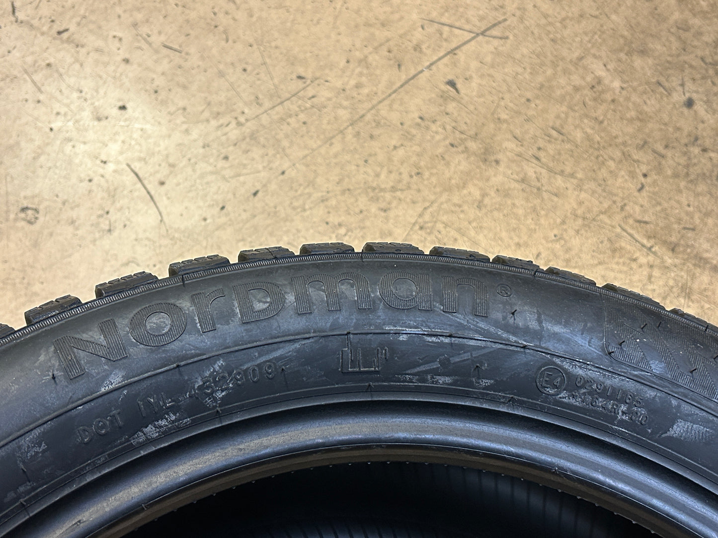 NORDMAN NORTH 9 STUDDED BSW P 225 50 17 98T XL WINTER TIRE T432909