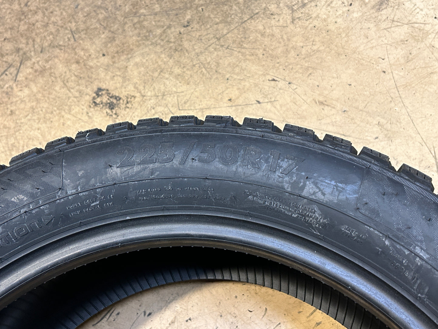 NORDMAN NORTH 9 STUDDED BSW P 225 50 17 98T XL WINTER TIRE T432909