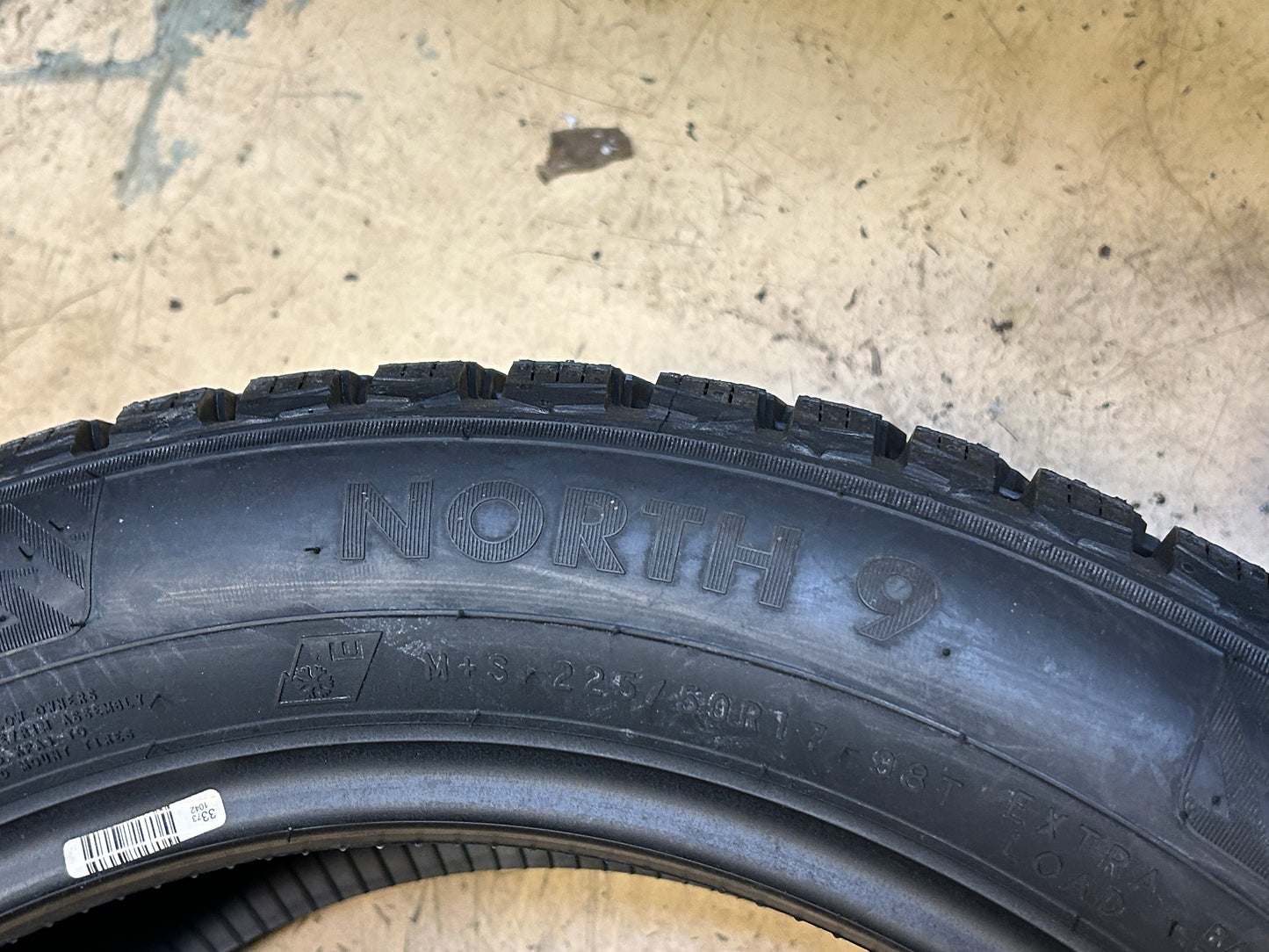 NORDMAN NORTH 9 STUDDED BSW P 225 50 17 98T XL WINTER TIRE T432909