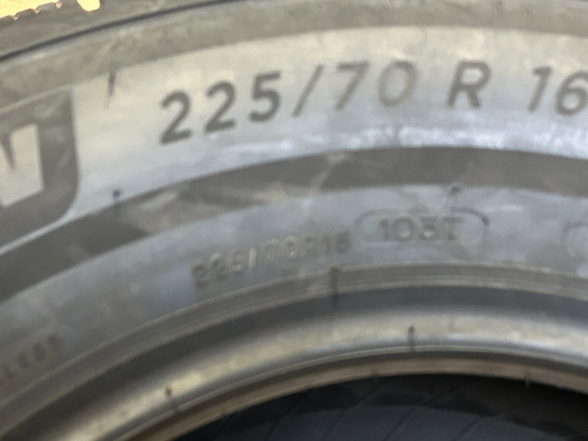 MICHELIN X ICE SNOW SUV STUDLESS BSW P 225 70 16 103T WINTER TIRE 29525
