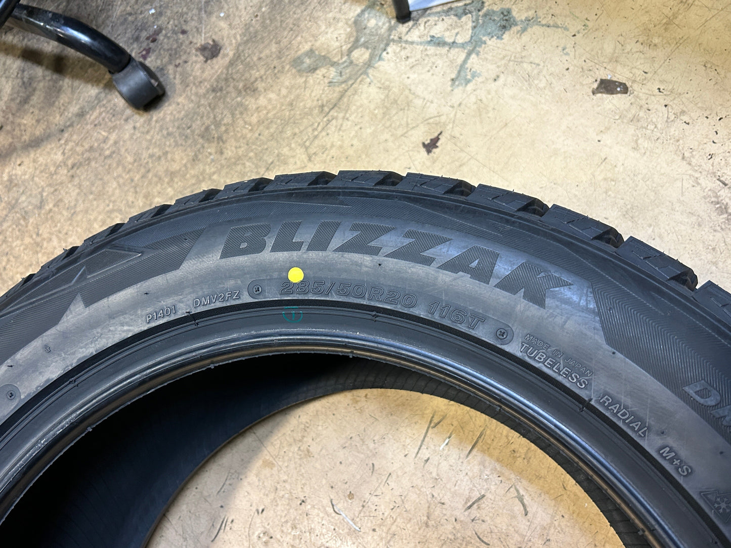 BRIDGESTONE BLIZZAK DM-V2 STUDLESS BSW P 285 50 20 116T XL WINTER TIRE 016593