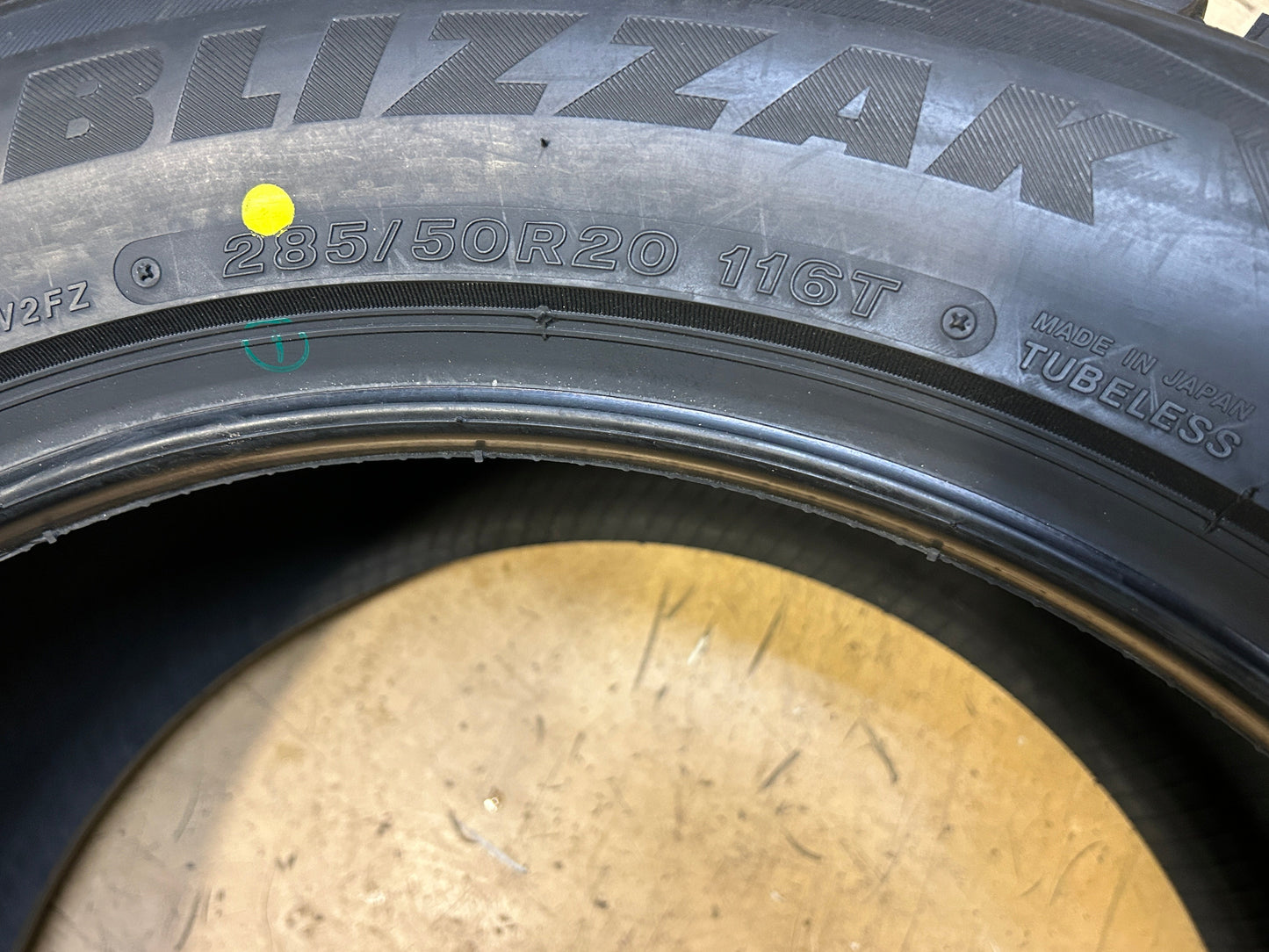 BRIDGESTONE BLIZZAK DM-V2 STUDLESS BSW P 285 50 20 116T XL WINTER TIRE 016593