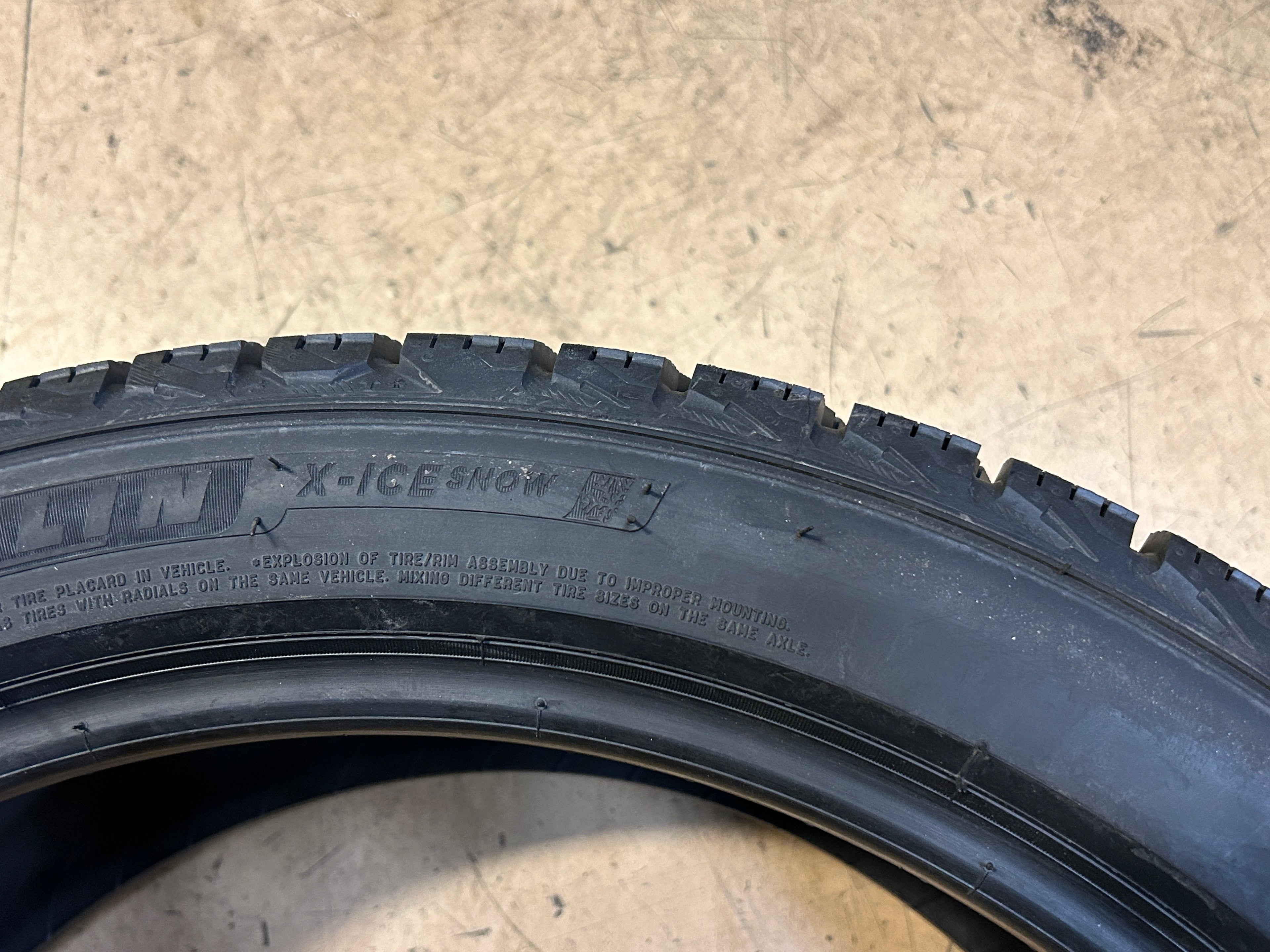 NOS MICHELIN X ICE SNOW BSW P 245 40 19 98H XL WINTER TIRE 03441