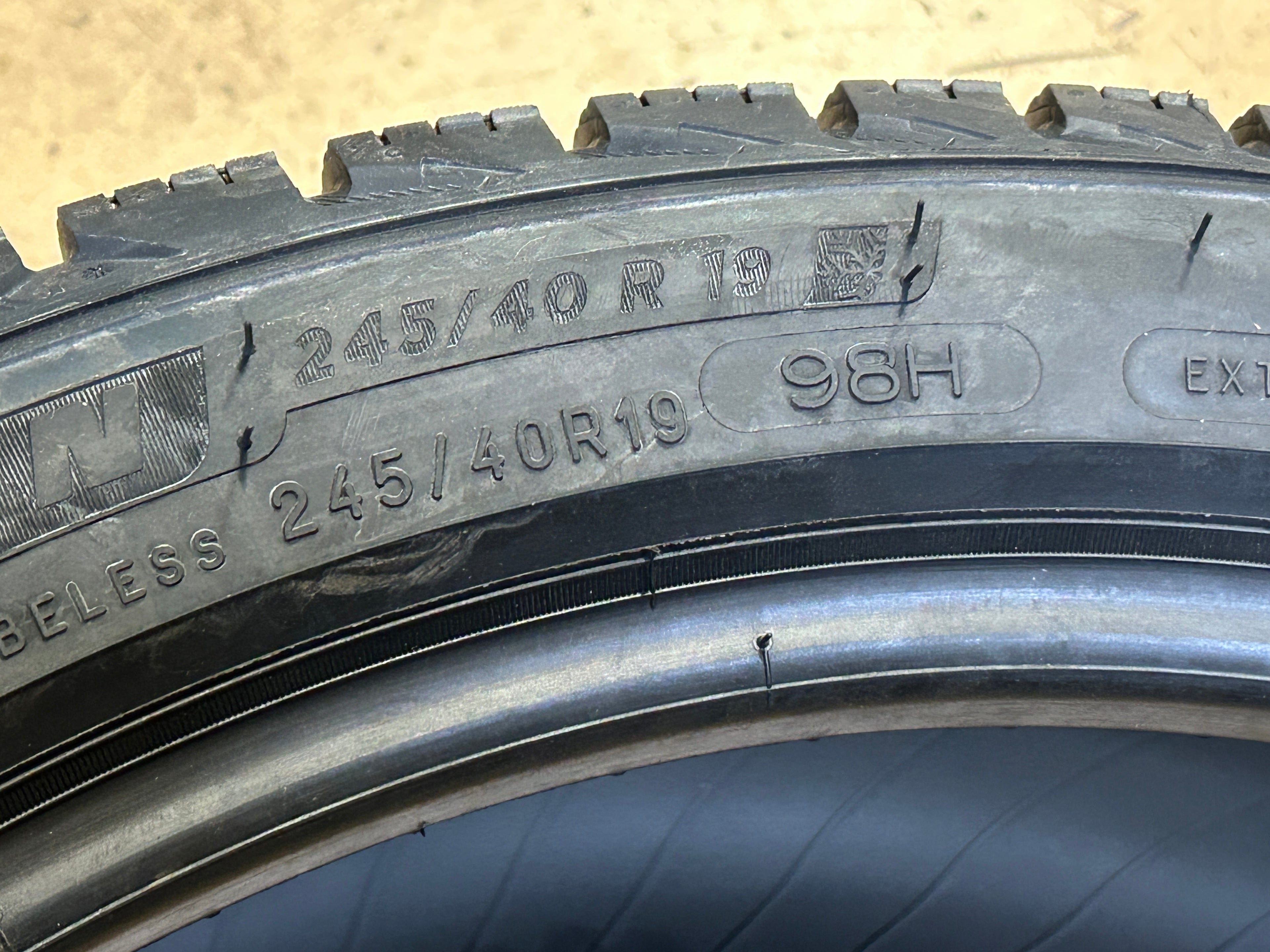 NOS MICHELIN X ICE SNOW BSW P 245 40 19 98H XL WINTER TIRE 03441