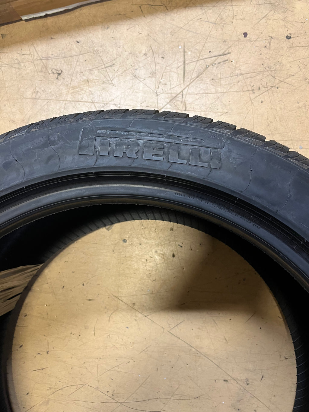 PIRELLI P ZERO NERO ALL  SEASON  P 275 40 R19 105H