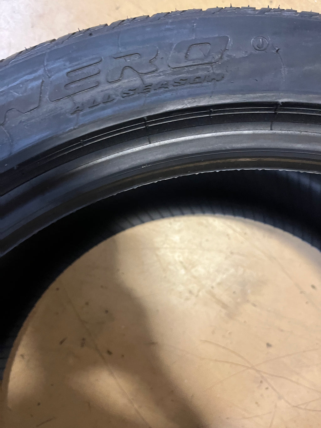 PIRELLI P ZERO NERO ALL  SEASON  P 275 40 R19 105H