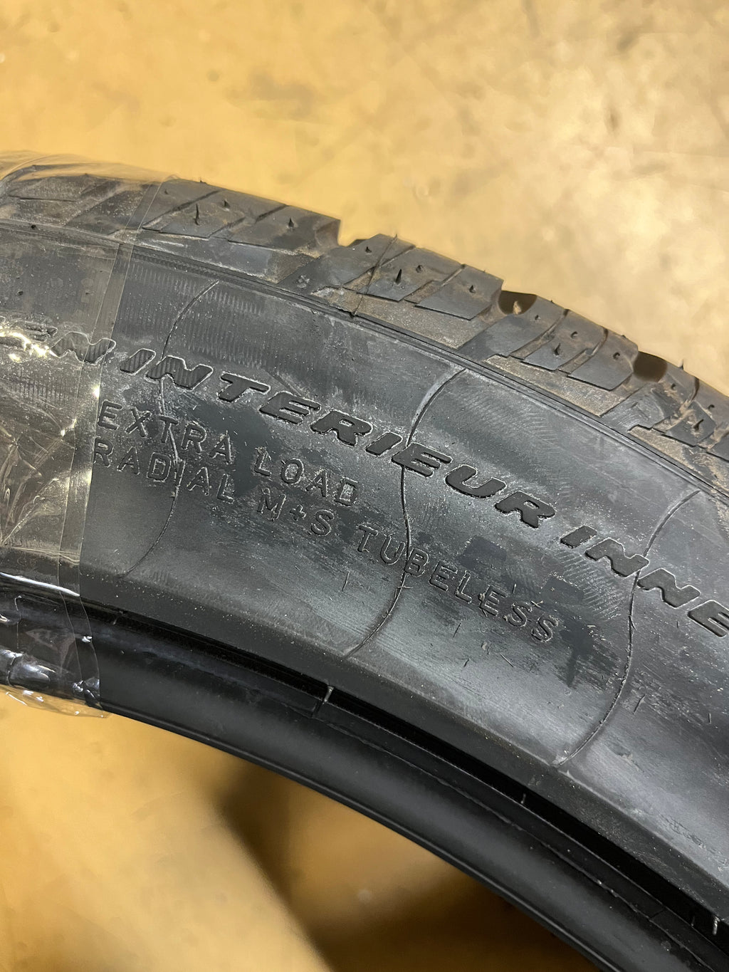PIRELLI P ZERO NERO ALL  SEASON  P 275 40 R19 105H