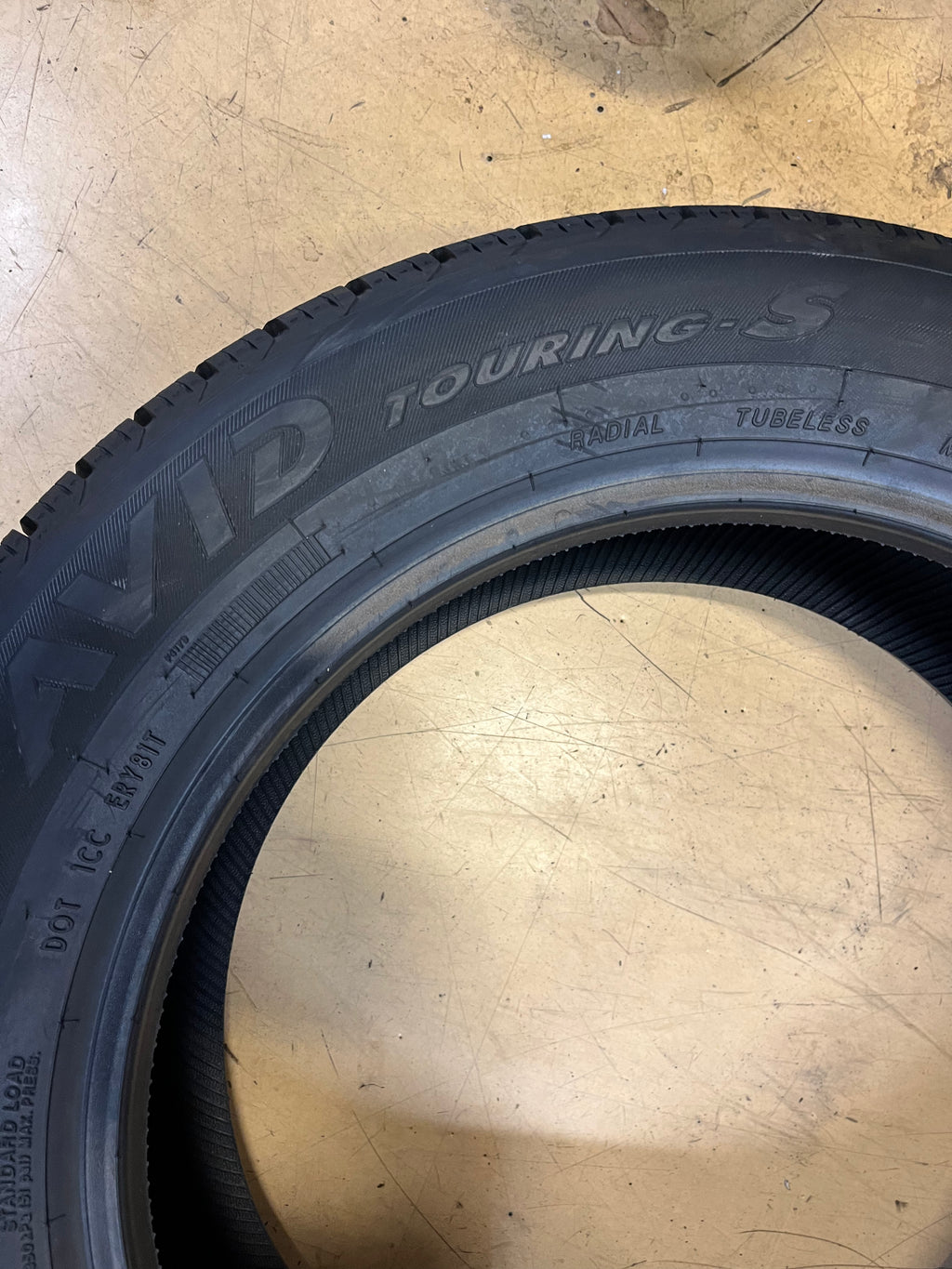 YOKOHAMA AVID TOURING S P 215 60 17 96T BSW TIRE 110131825