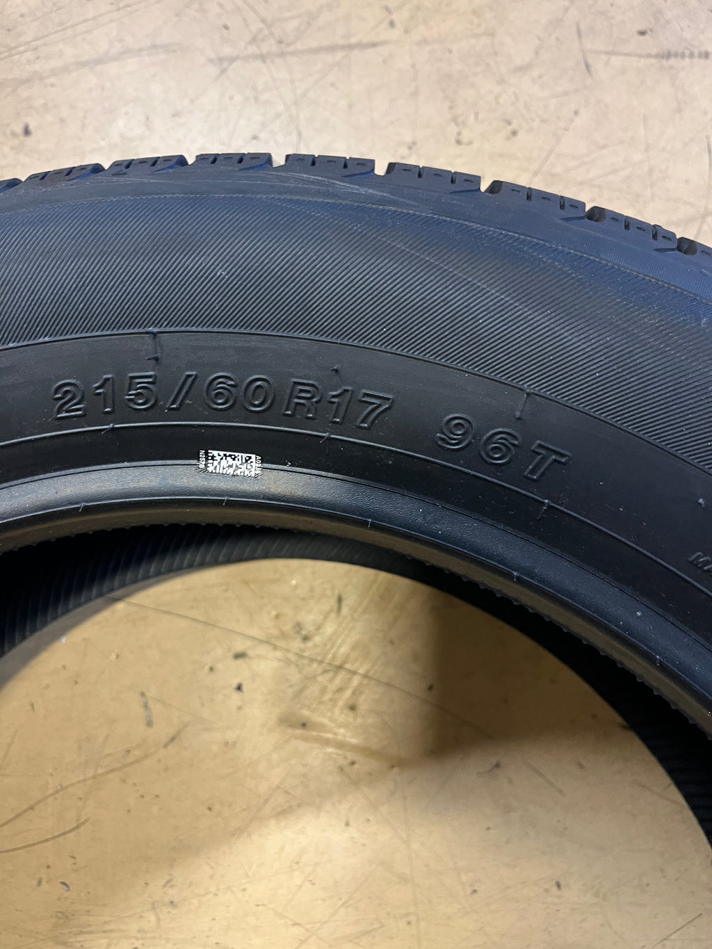 YOKOHAMA AVID TOURING S P 215 60 17 96T BSW TIRE 110131825