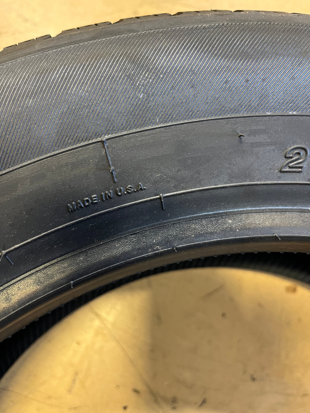 YOKOHAMA AVID TOURING S P 215 60 17 96T BSW TIRE 110131825