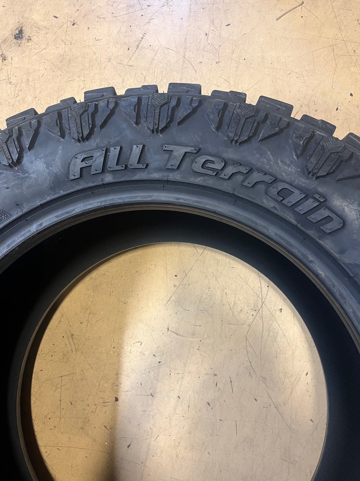 BUCKSHOT ALL TERRAIN LT 33 12.50 20 119Q LRF 12 PLY RBL TIRE CBSAT18