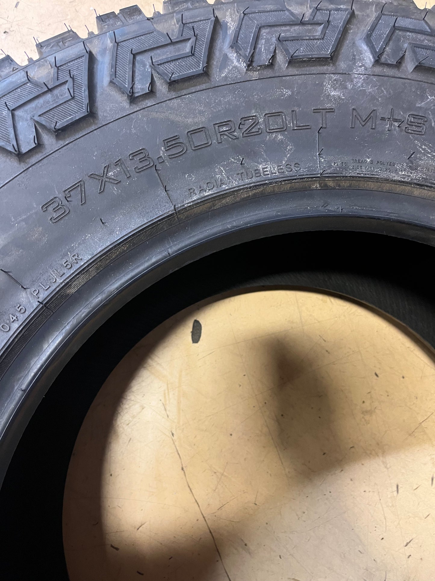 1 FURY COUNTRY HUNTER R/T LT 37 13.50 20 127Q LRE 10 PLY TIRE  RT37135020