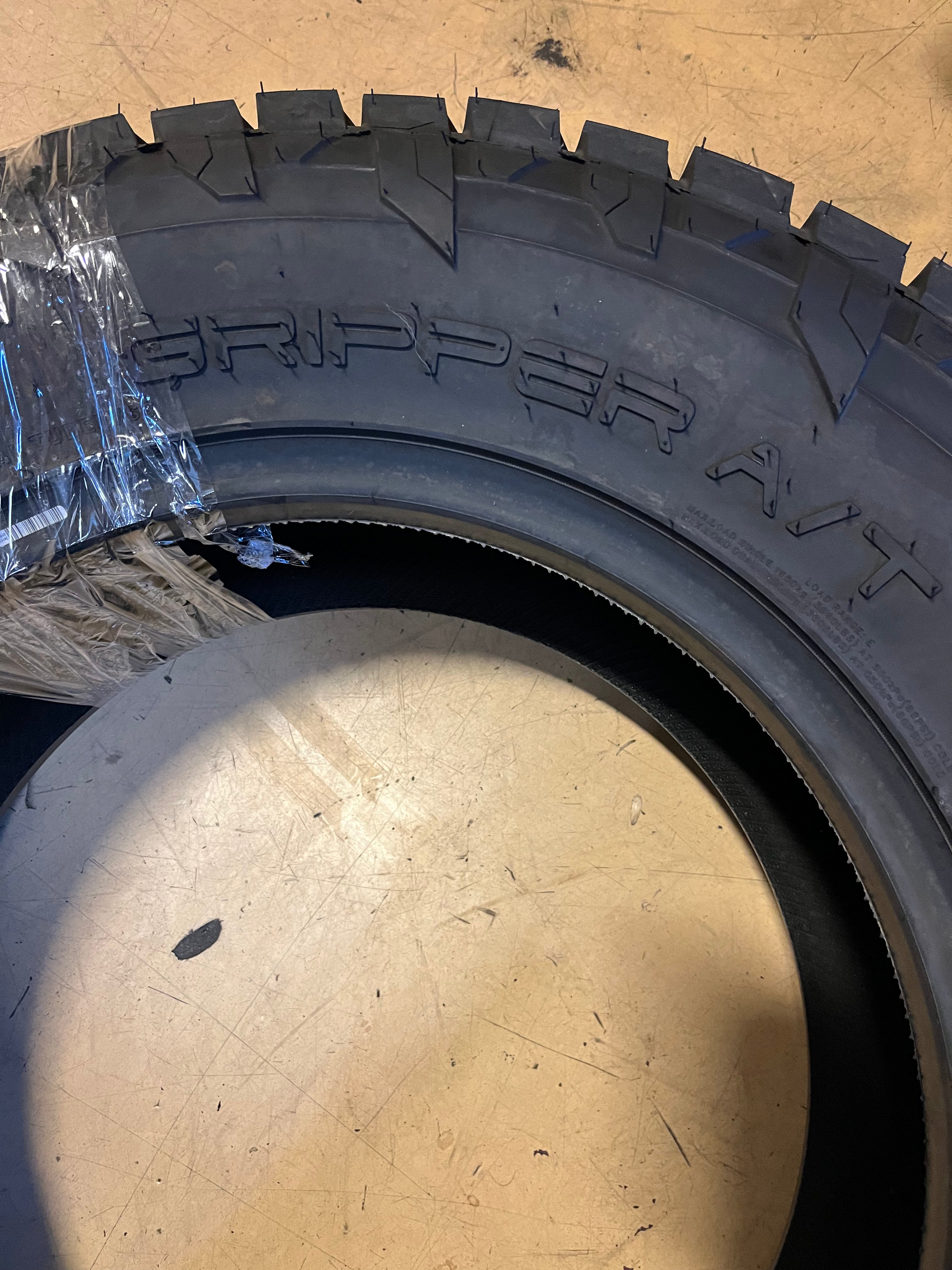NOS FUEL GRIPPER A/T BSW LT 285 65 18 125/122S 10PLY ALL TERRAIN TIRE RFAT28565R18