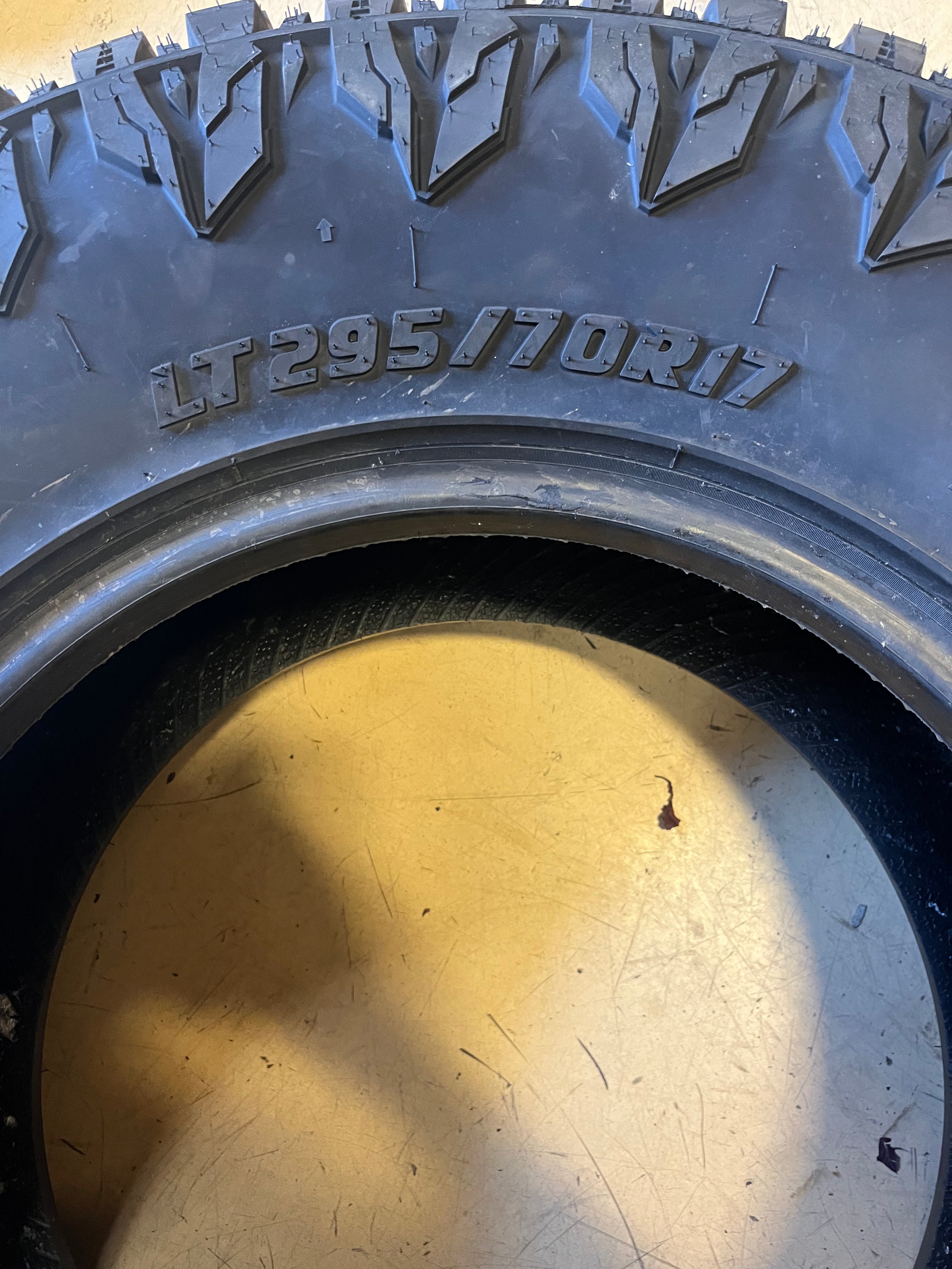 1 RADAR RENEGADE R/T LT 295 70 17 121/118Q 10 PLY RUGGED TERRAIN TIRE RASYTH0138 RAIDES BLACK LETTER