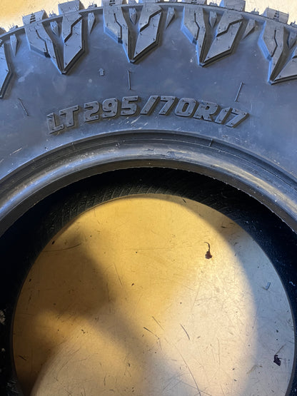 1 RADAR RENEGADE R/T LT 295 70 17 121/118Q 10 PLY RUGGED TERRAIN TIRE RASYTH0138 RAIDES BLACK LETTER