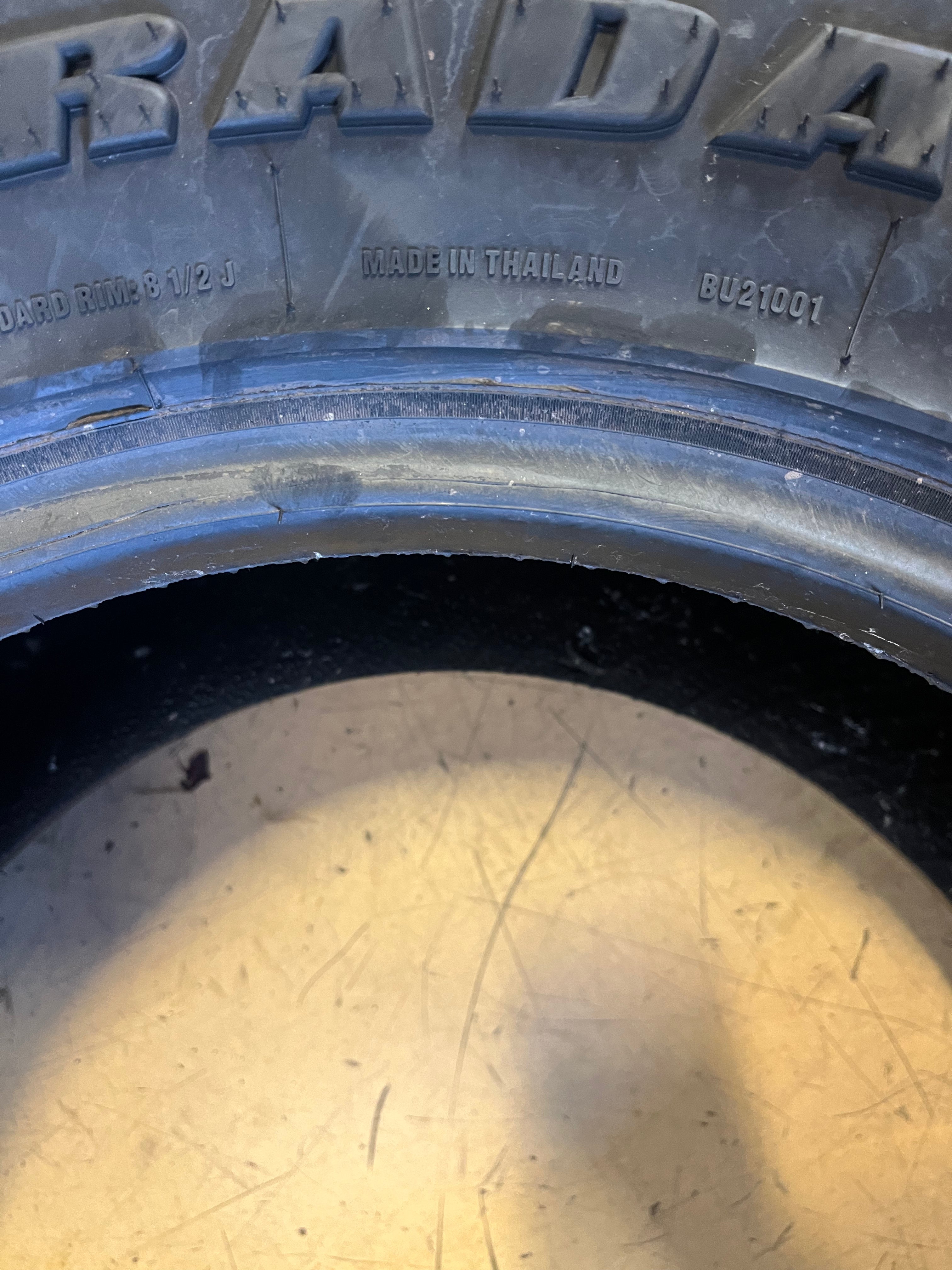 1 RADAR RENEGADE R/T LT 295 70 17 121/118Q 10 PLY RUGGED TERRAIN TIRE RASYTH0138 RAIDES BLACK LETTER