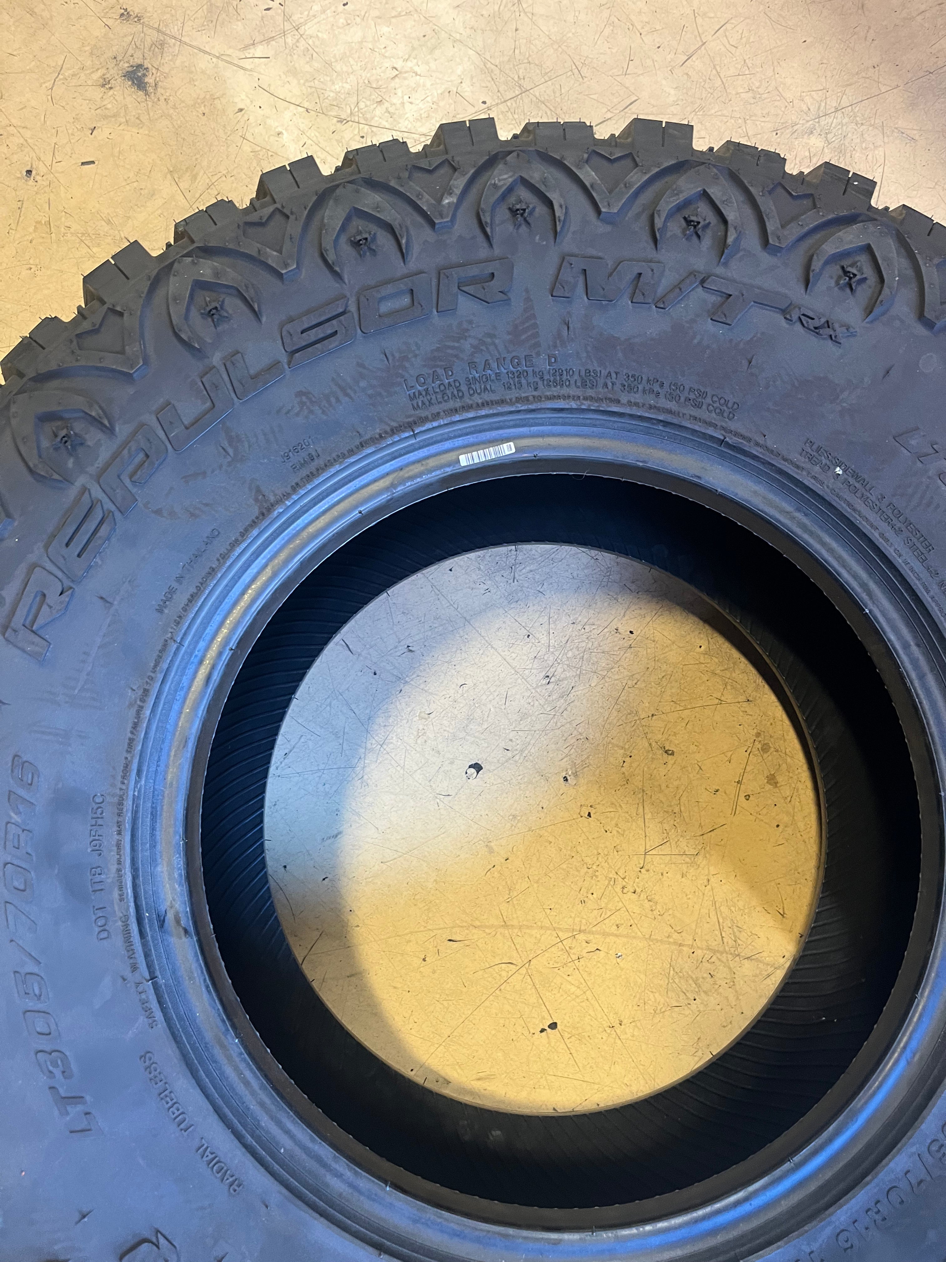 1 ROLLING BIG POWER REPULSOR M/T RX LT 305 70 16 118/115Q MUD TERRAIN TIRE RBPST1670010 RAISED BLACK LETTER