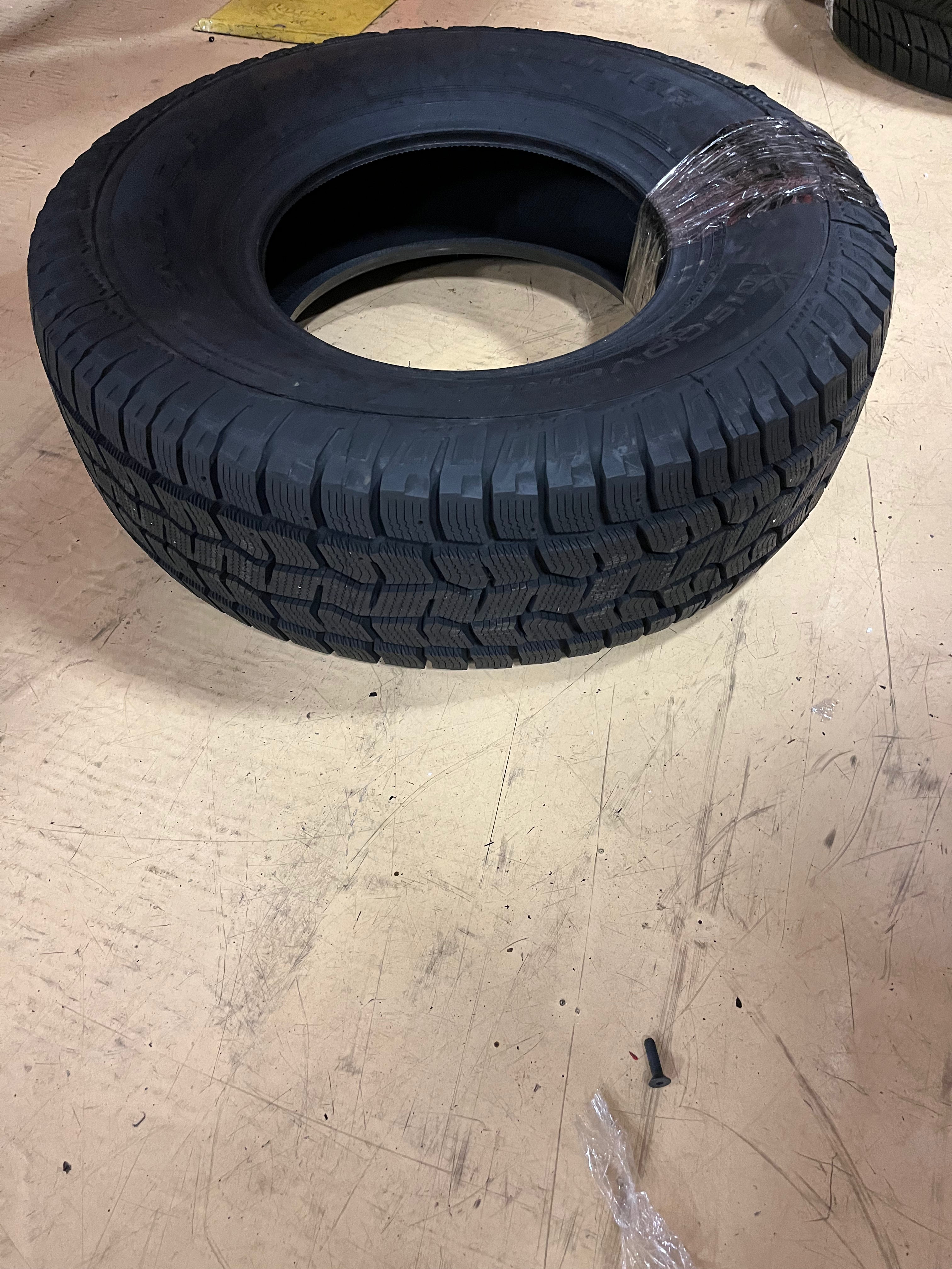 2 COOPER DISCOVERER SNOW CLAW BSW P 285 75 16 126/123R WINTER TIRE 170175005