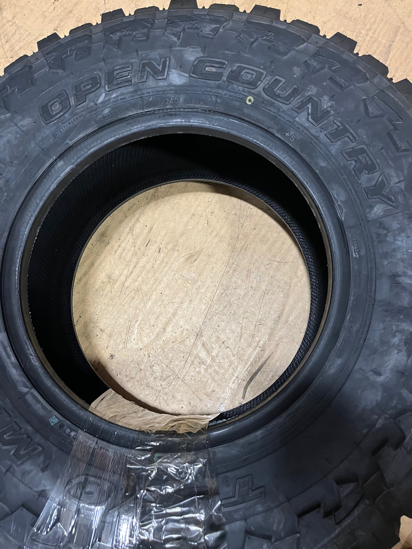 TOYO OPEN COUNTRY MT BSW  LT 315 70 18 127Q LRE 10PLY MUD TERRAIN TIRE 360560