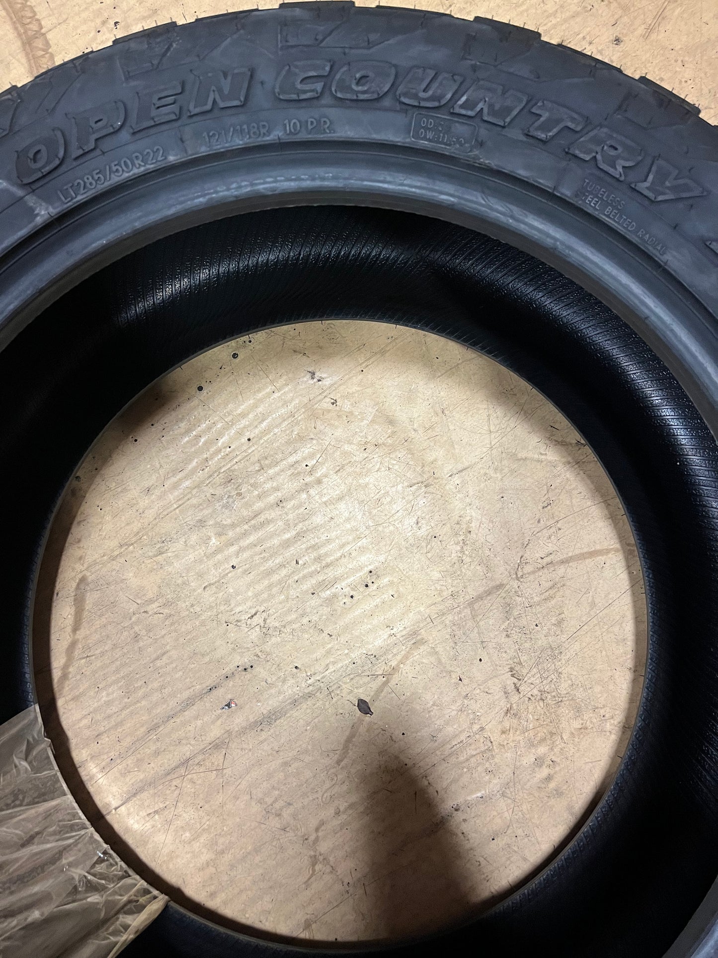 TOYO OPEN COUNTRY AT3 LT 285 50 22 121/118R LRE 10PLY ALL TERRAIN TIRE 355290
