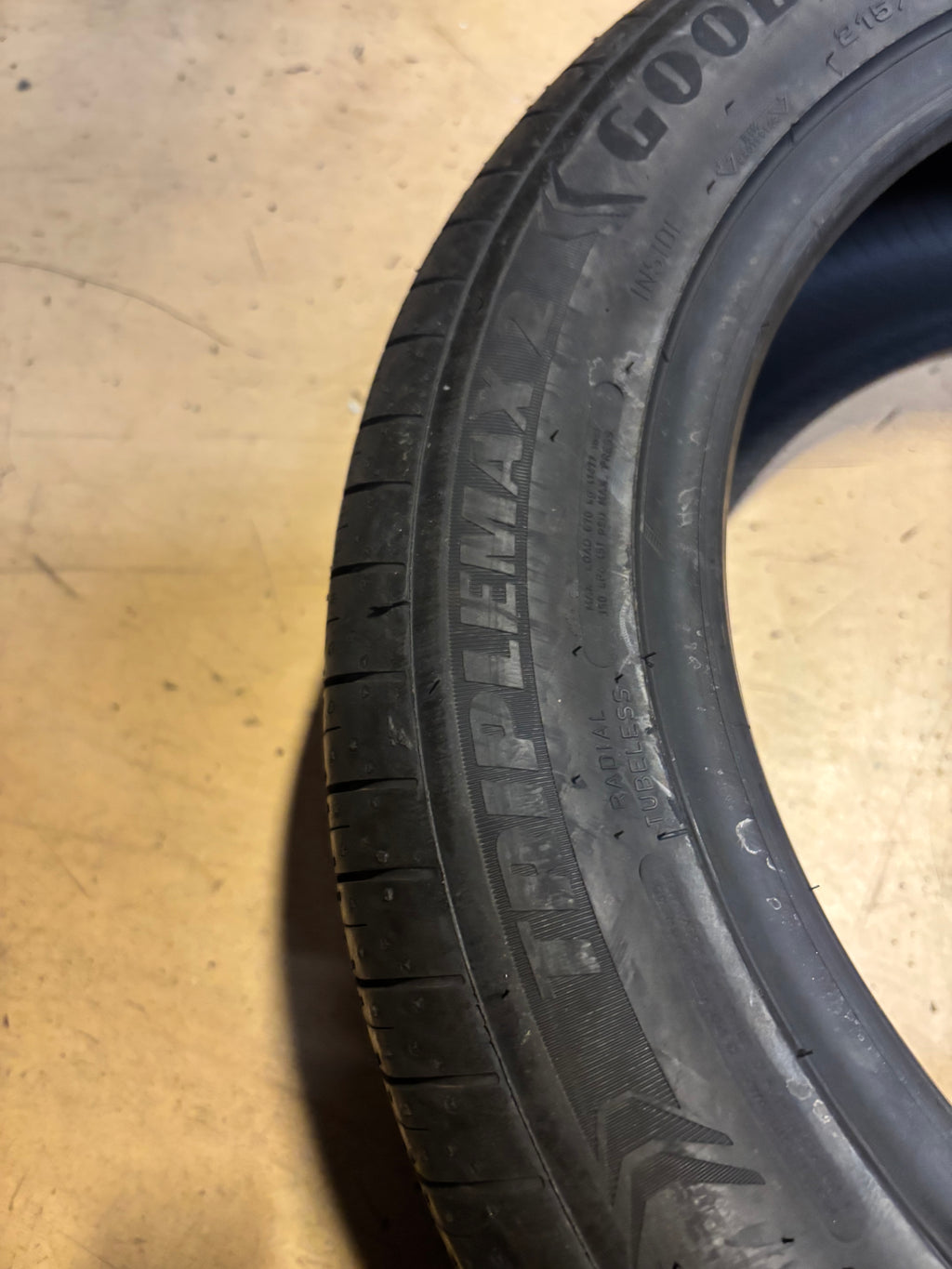 GOODYEAR ASSURANCE TRIPLEMAX 2 P 215 55 17 94V SL ALL SEASON TIRE 545018
