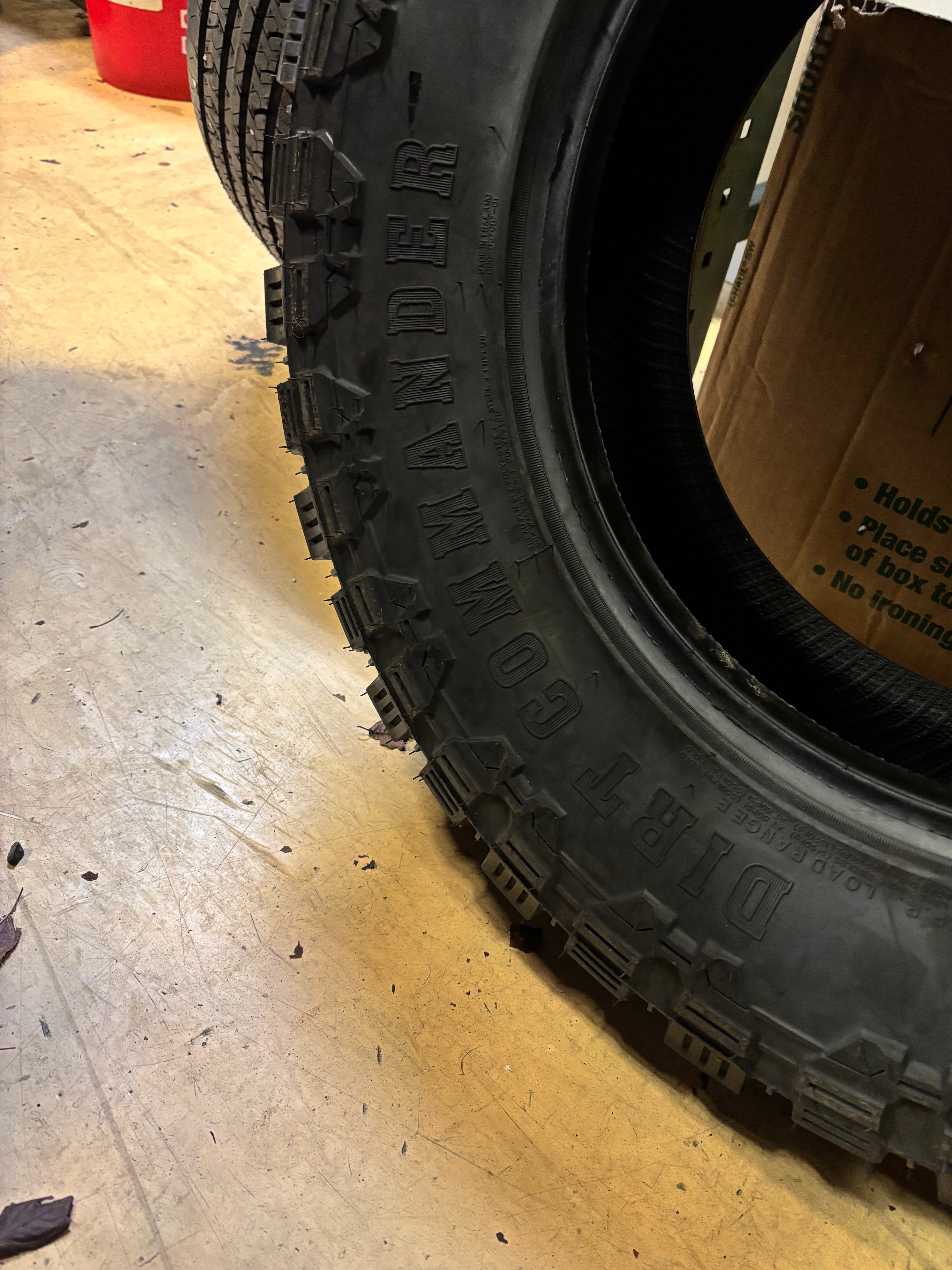 CENTENNIAL DIRT COMMANDER M/T BSW LT 265 70 17 121/118Q 10PLY MUD TERRAIN TIRE TCD1726570E