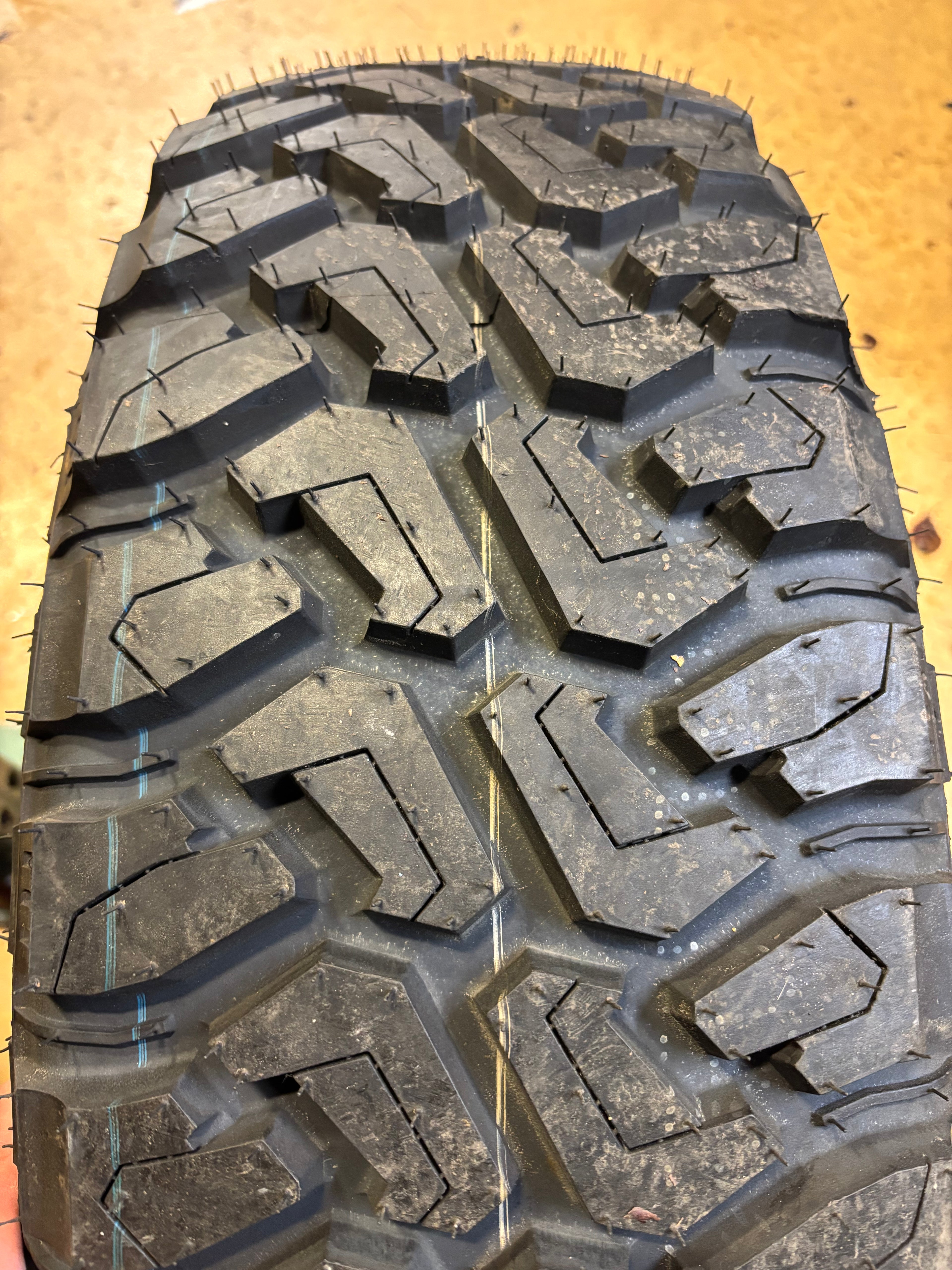 CENTENNIAL DIRT COMMANDER M/T BSW LT 265 75 16 123/120N LRE 10 PLY MUD TERRAIN  TIRE TCD1626575E