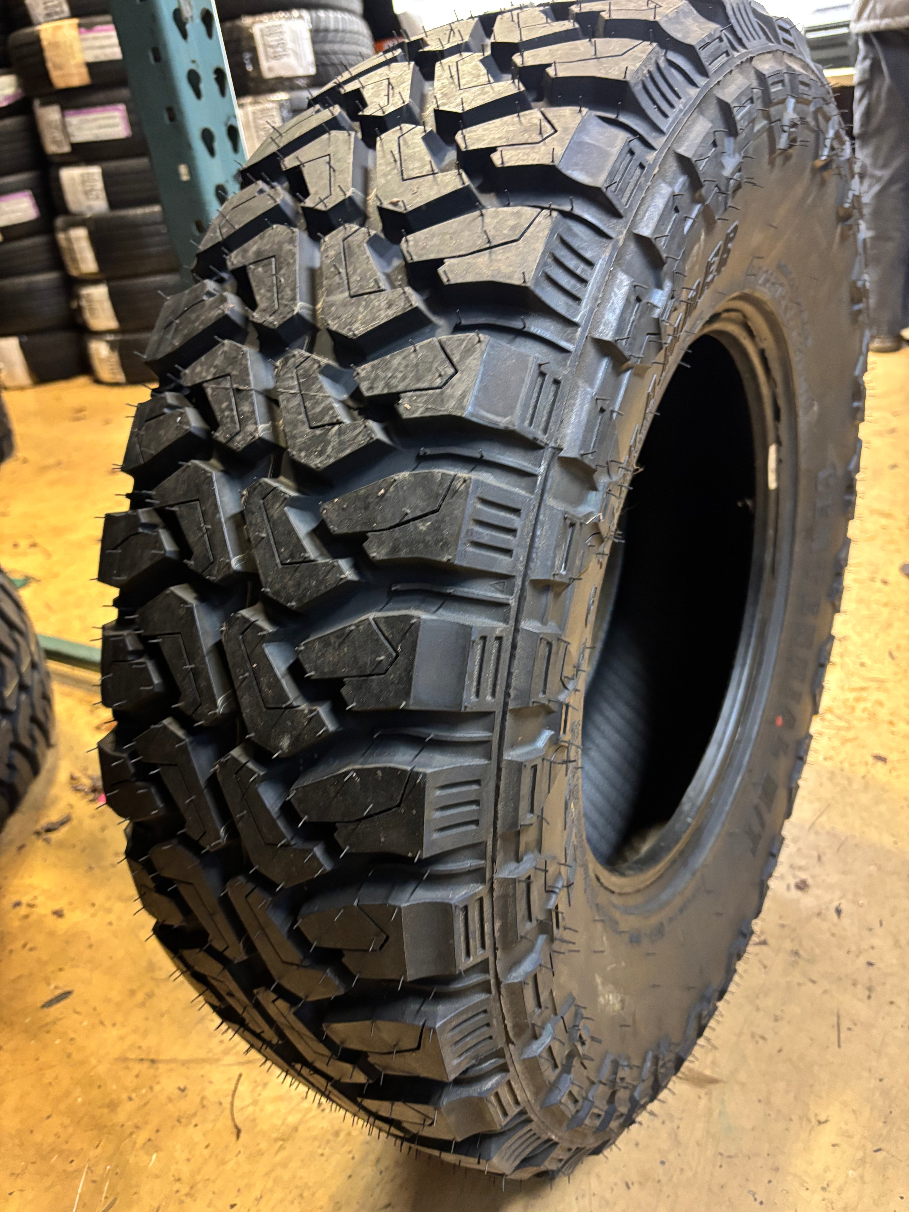 CENTENNIAL DIRT COMMANDER M/T BSW LT 265 75 16 123/120N LRE 10 PLY MUD TERRAIN  TIRE TCD1626575E