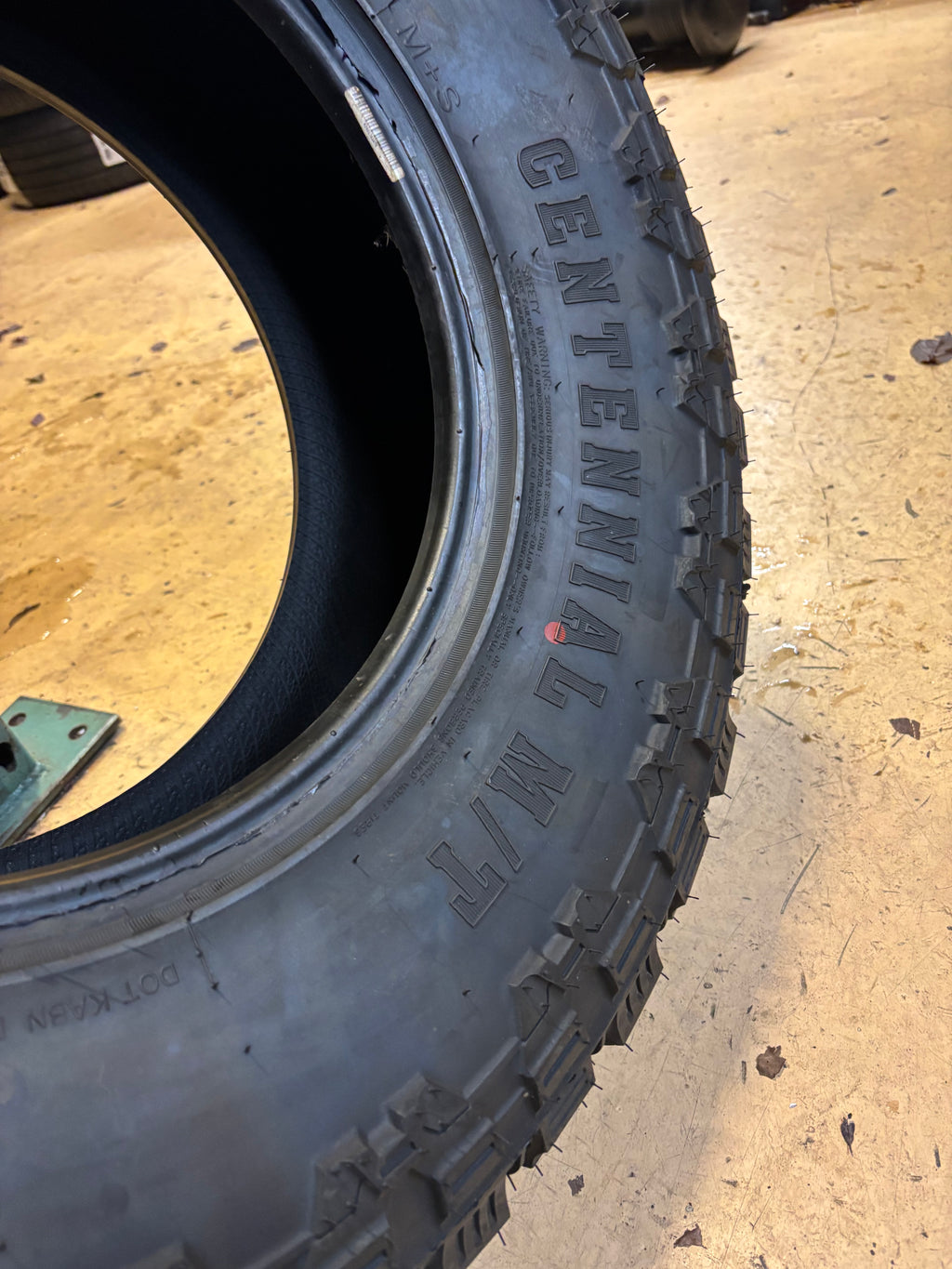 CENTENNIAL DIRT COMMANDER M/T BSW LT 265 75 16 123/120N LRE 10 PLY MUD TERRAIN  TIRE TCD1626575E